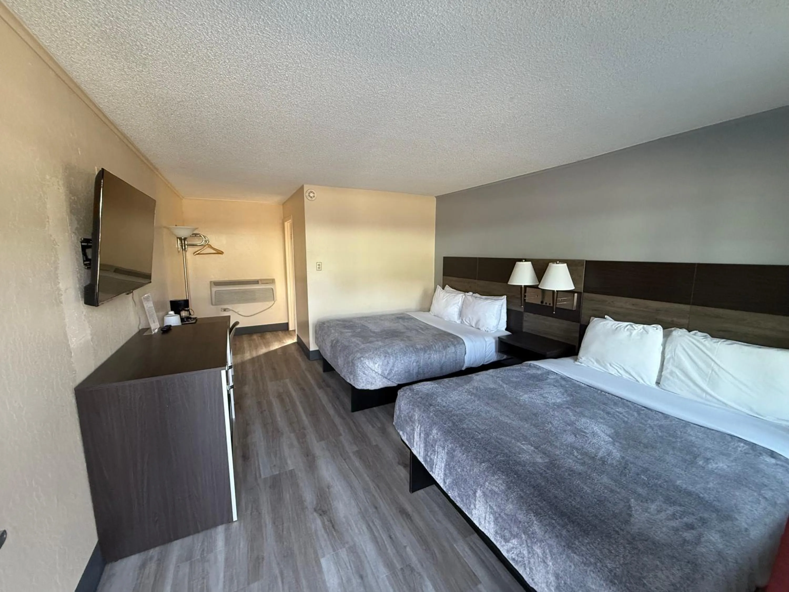 Bed in Pine Needles Inn