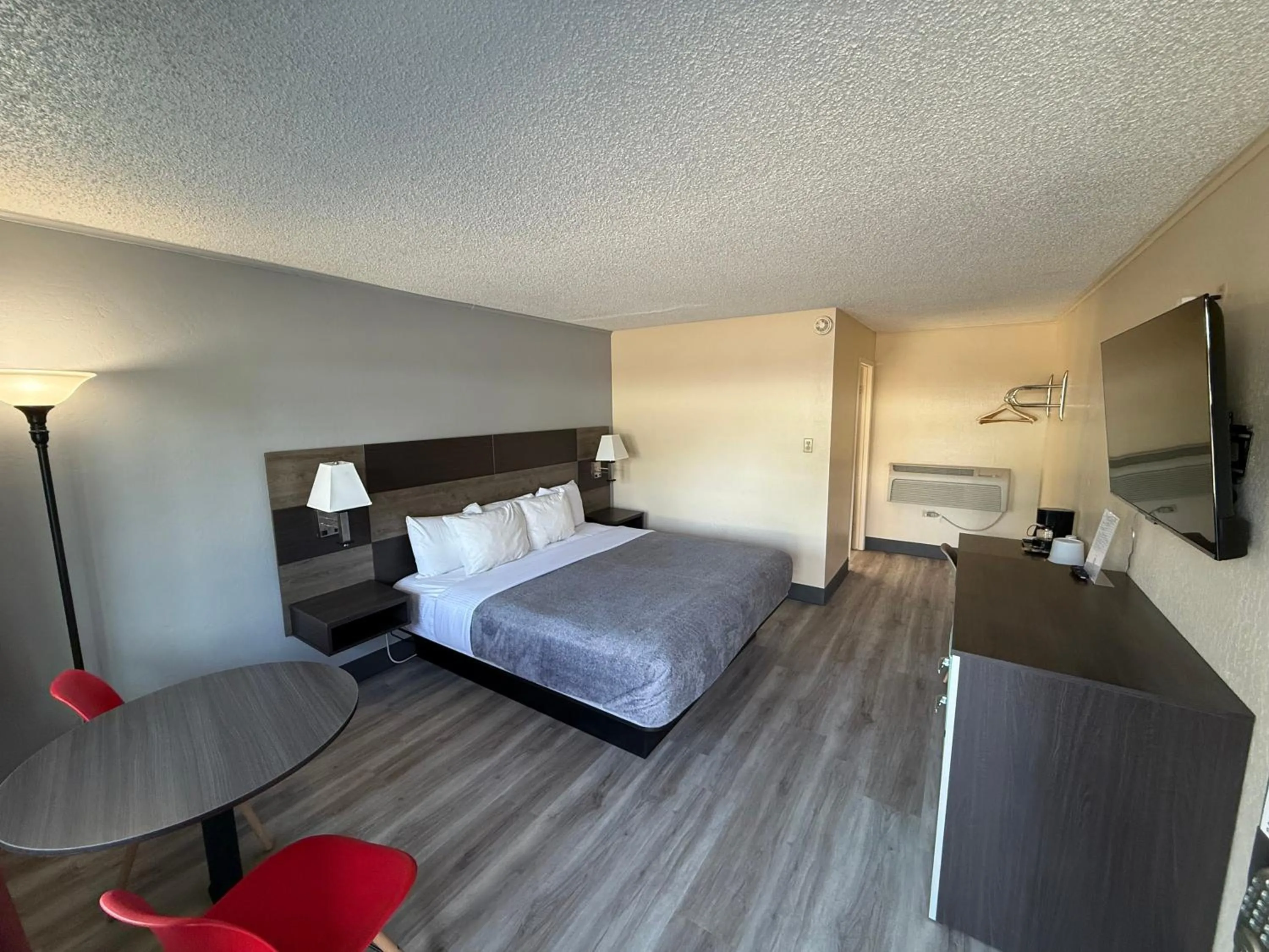 Bed in Pine Needles Inn