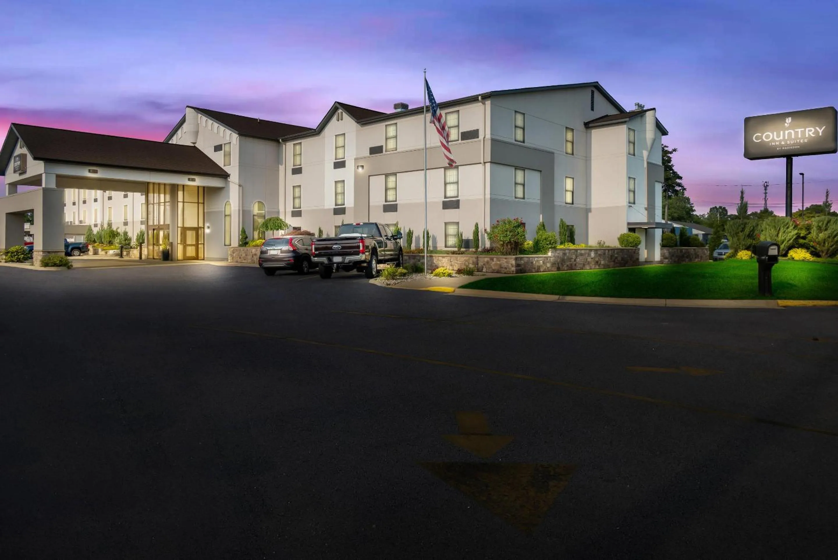 Property building in Country Inn & Suites by Radisson, Grandville-Grand Rapids West, MI