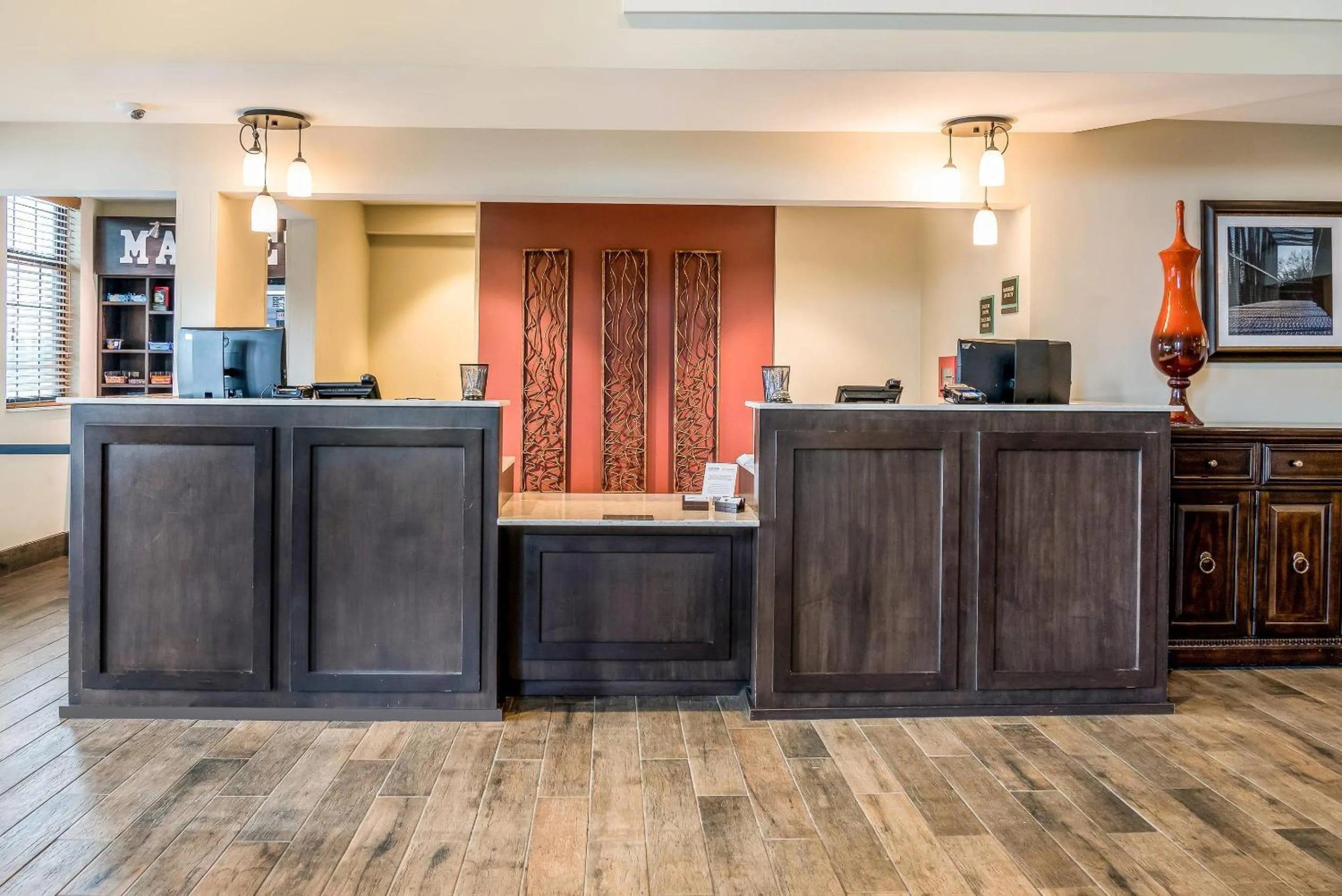 Lobby or reception in Country Inn & Suites by Radisson, Grandville-Grand Rapids West, MI