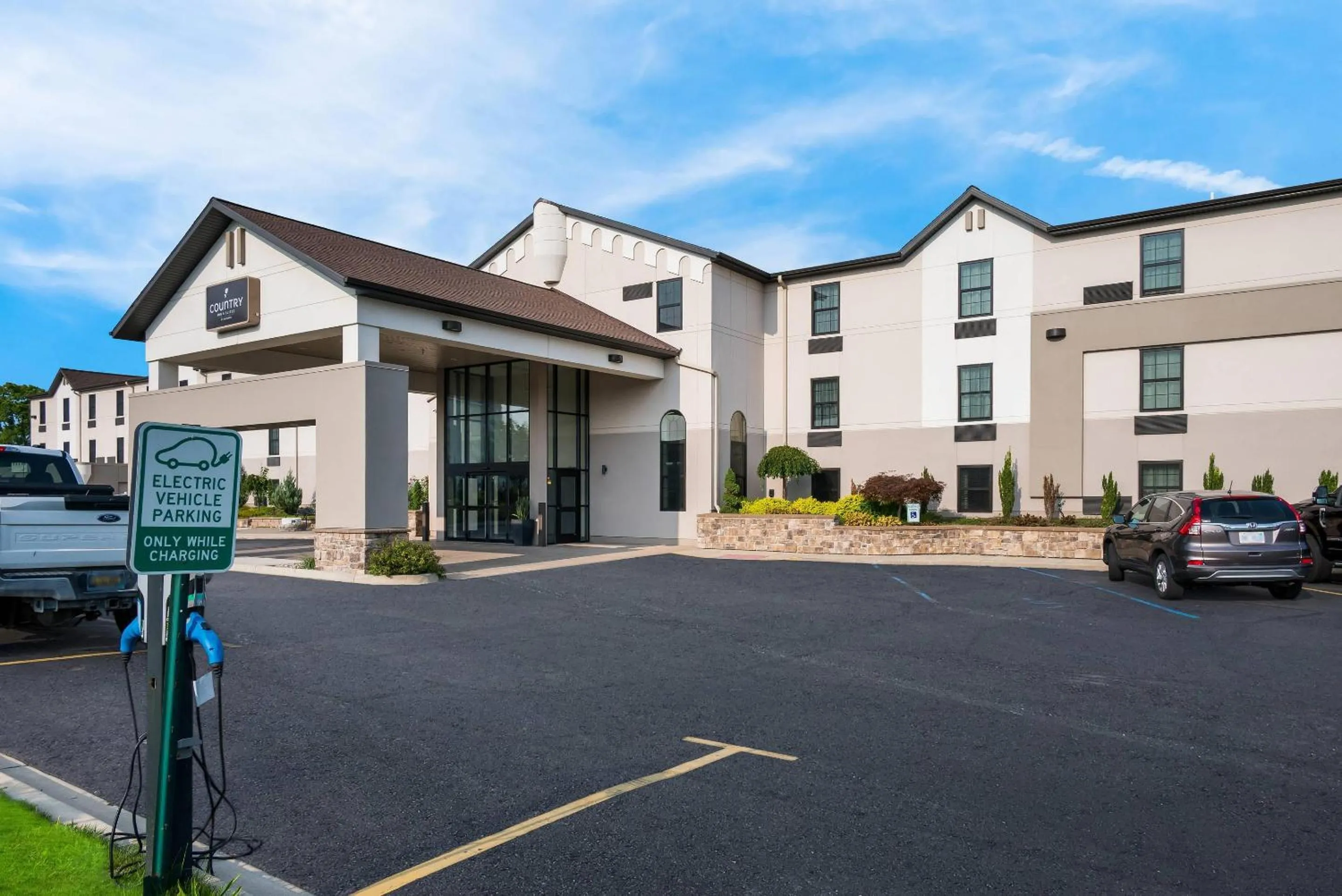 Property building in Country Inn & Suites by Radisson, Grandville-Grand Rapids West, MI