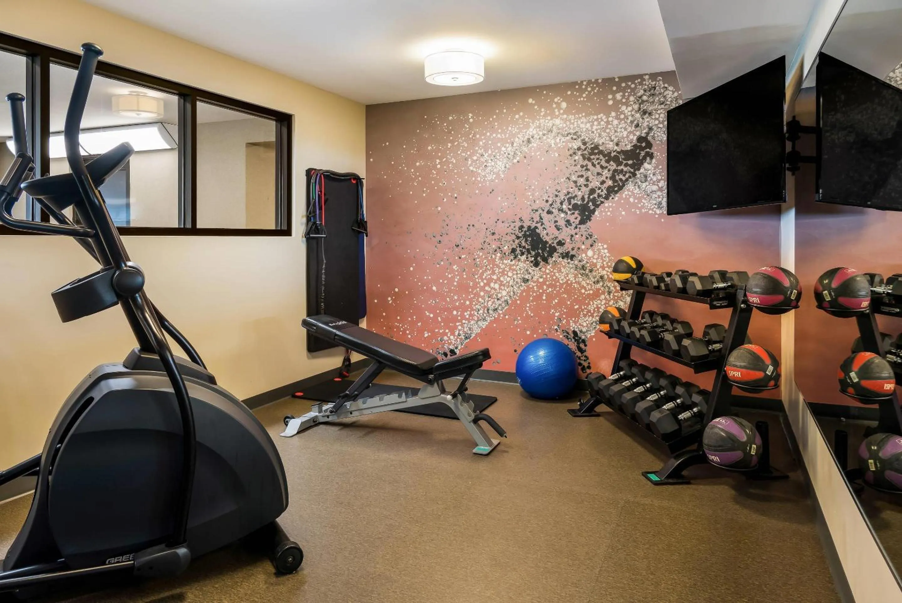 Fitness centre/facilities in Country Inn & Suites by Radisson, Grandville-Grand Rapids West, MI
