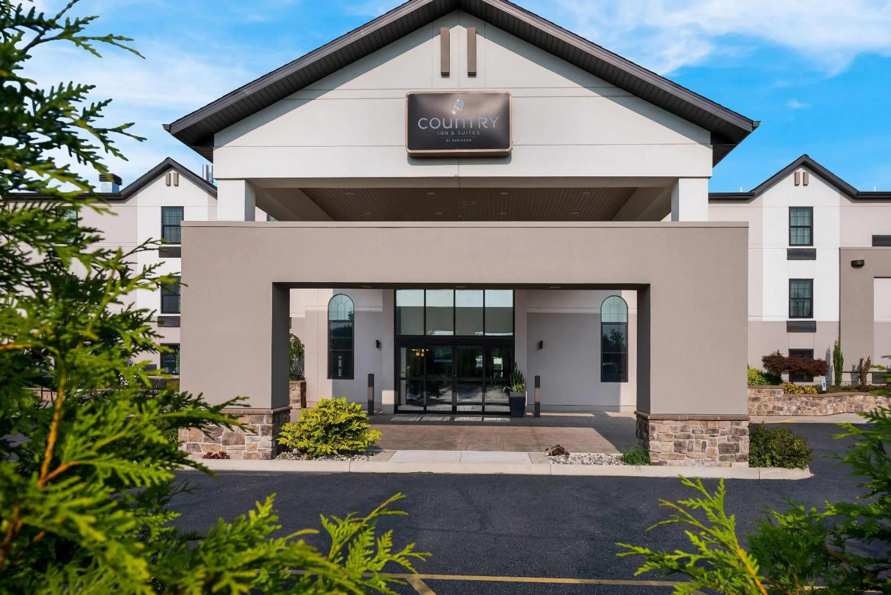 Property building in Country Inn & Suites by Radisson, Grandville-Grand Rapids West, MI