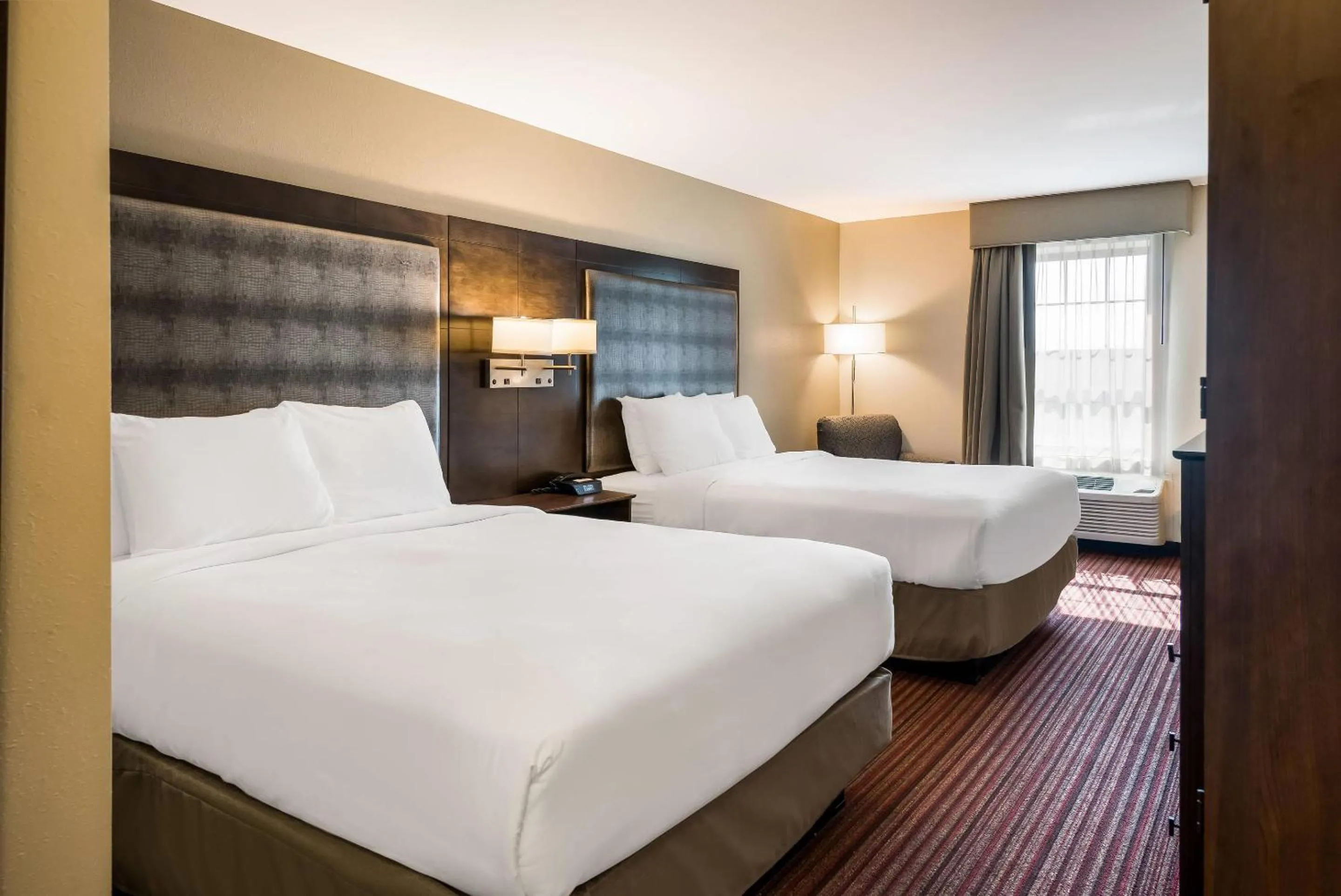 Bedroom, Bed in Country Inn & Suites by Radisson, Grandville-Grand Rapids West, MI