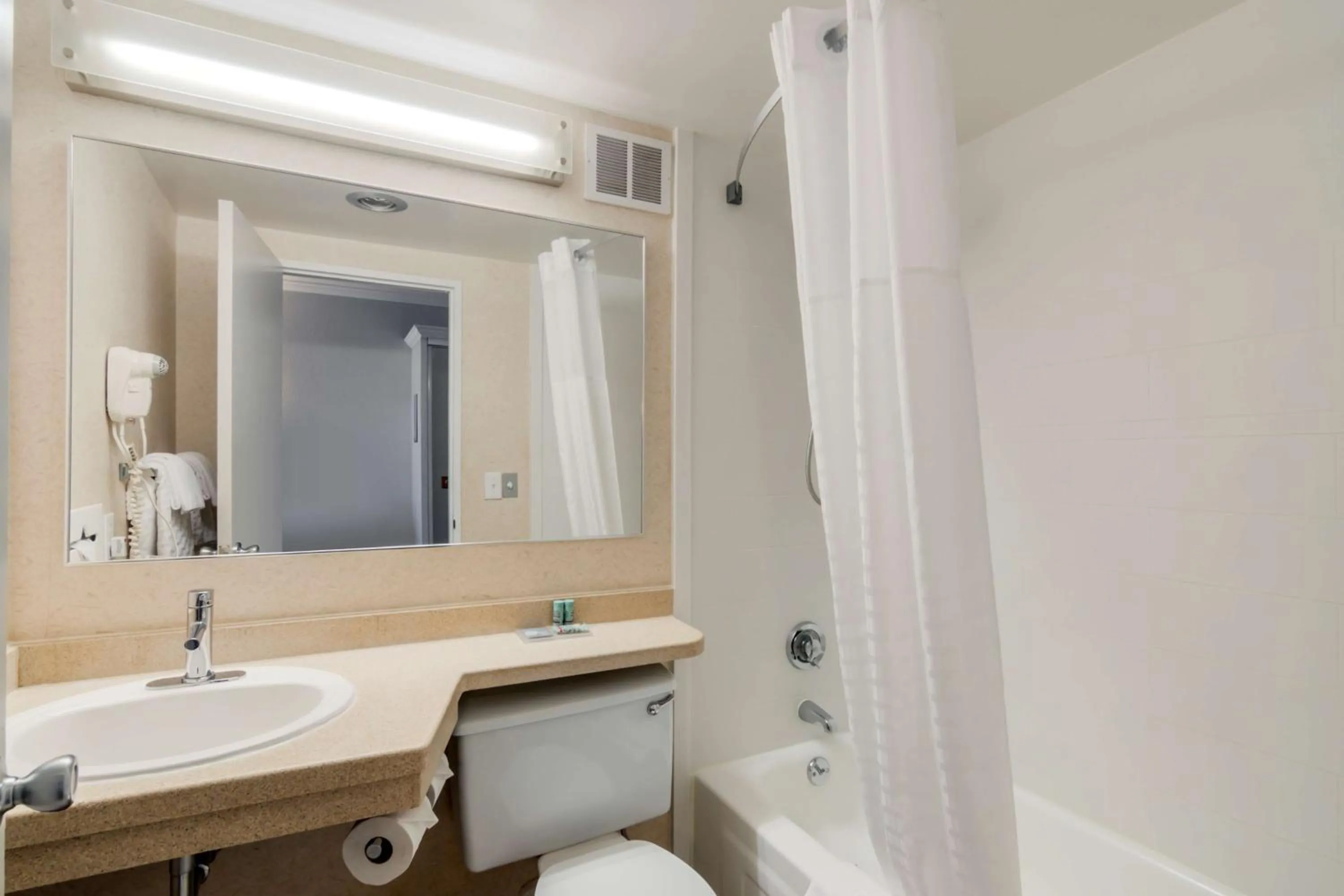 Bathroom in Best Western St Louis Kirkwood Route 66