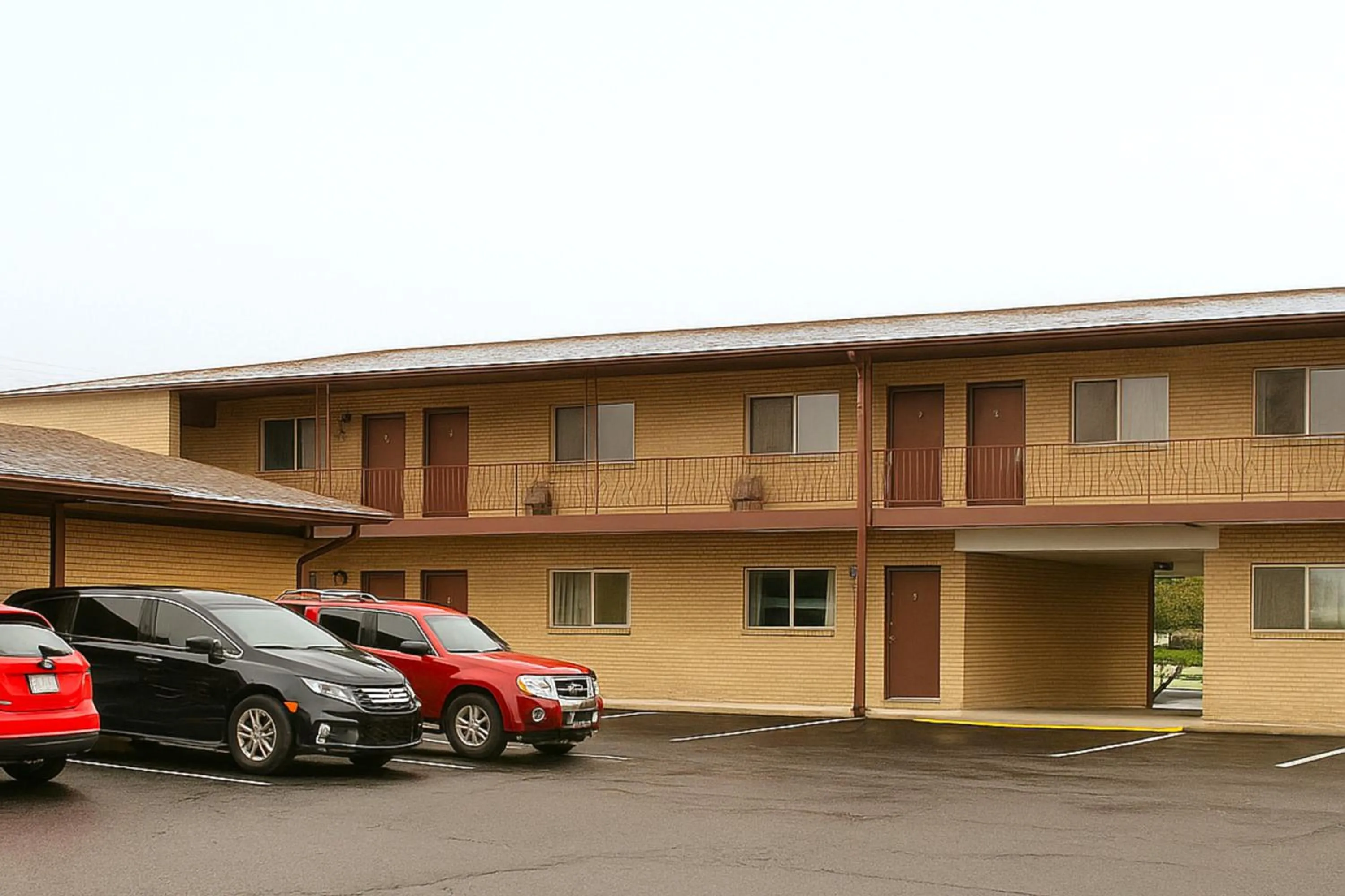 Parking in Capital O Swan Inn Comstock Park