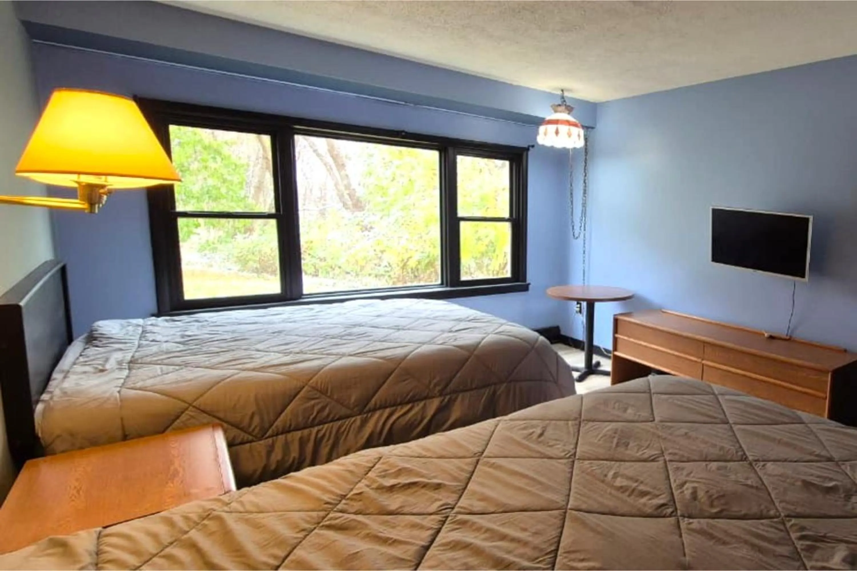 Bedroom, Bed in Capital O Swan Inn Comstock Park