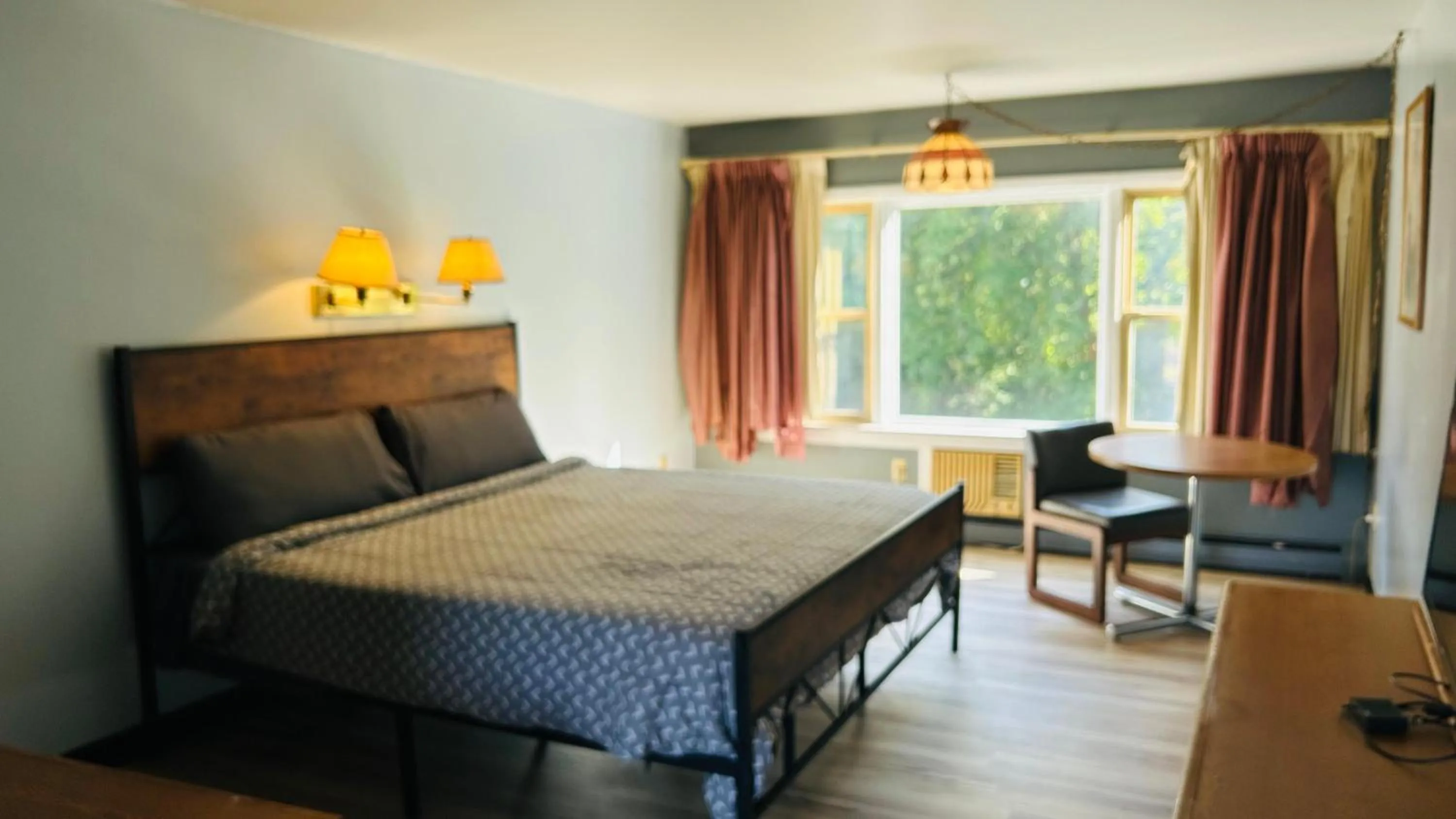 Bedroom, Bed in Capital O Swan Inn Comstock Park