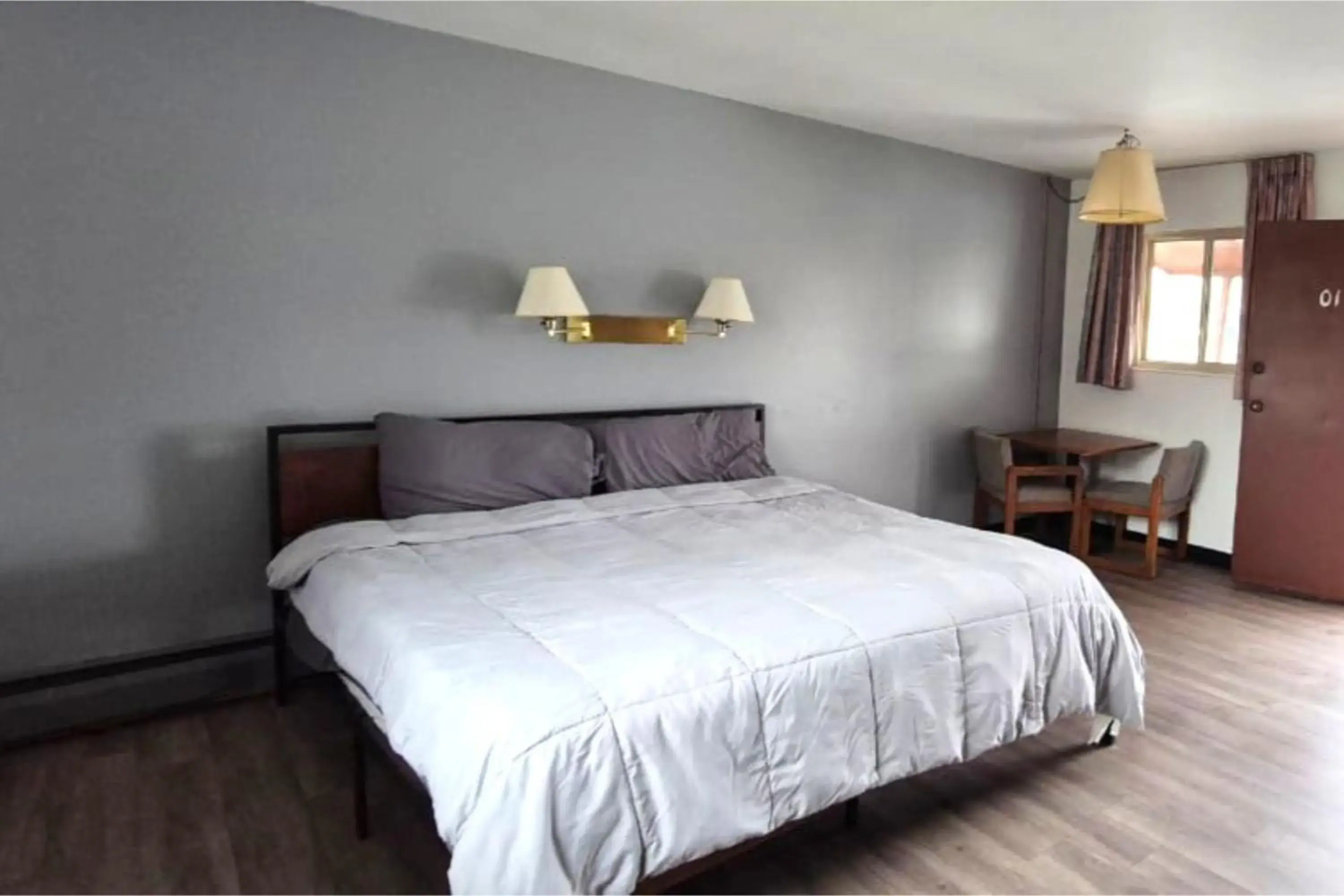 King Bed Non-Smoking in Capital O Swan Inn Comstock Park King Bed Non-Smoking in Capital O Swan Inn Comstock Park