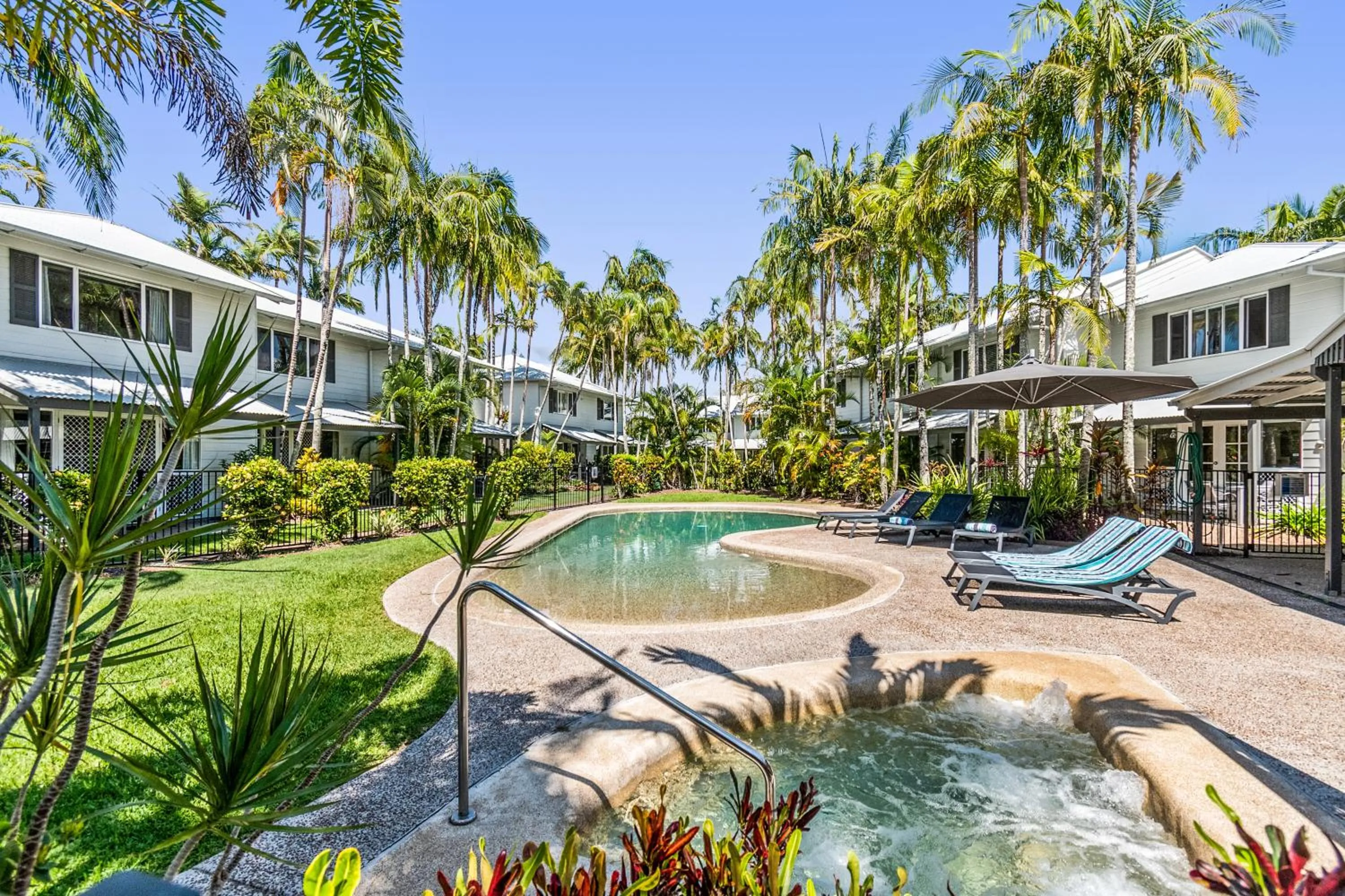 Swimming pool in Coco Bay Resort