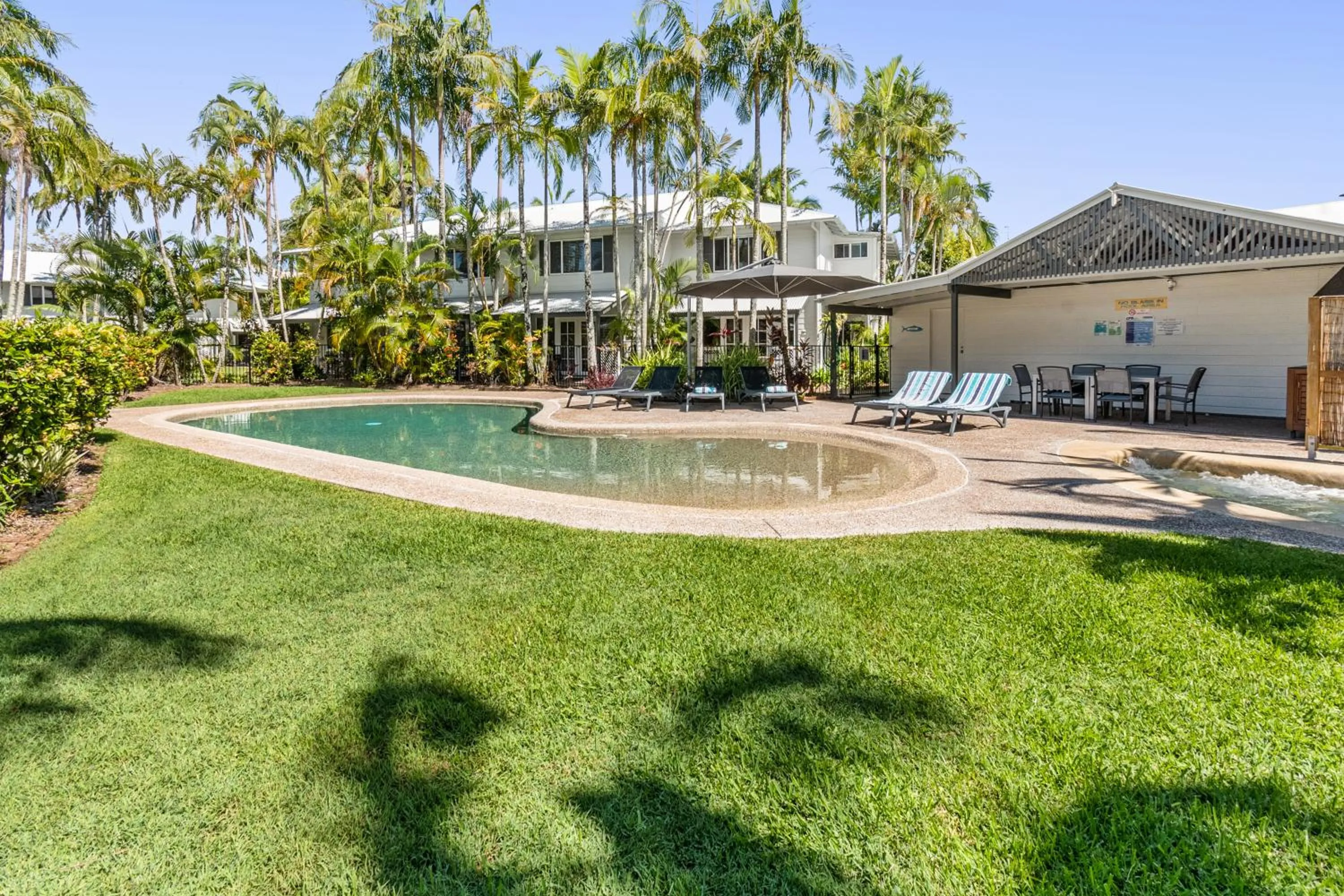 Swimming pool in Coco Bay Resort