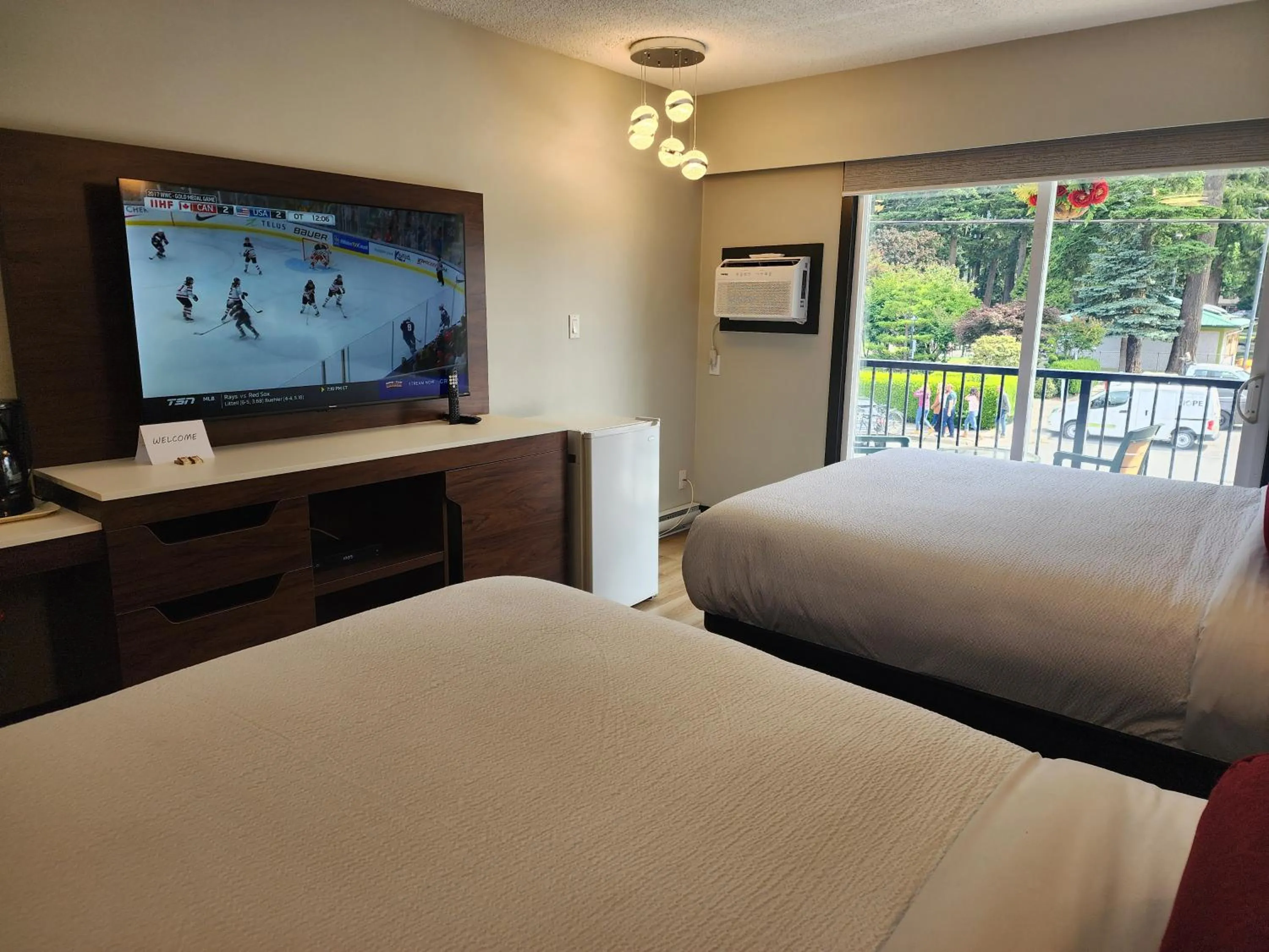 Bedroom, Bed in Inn The Mountains