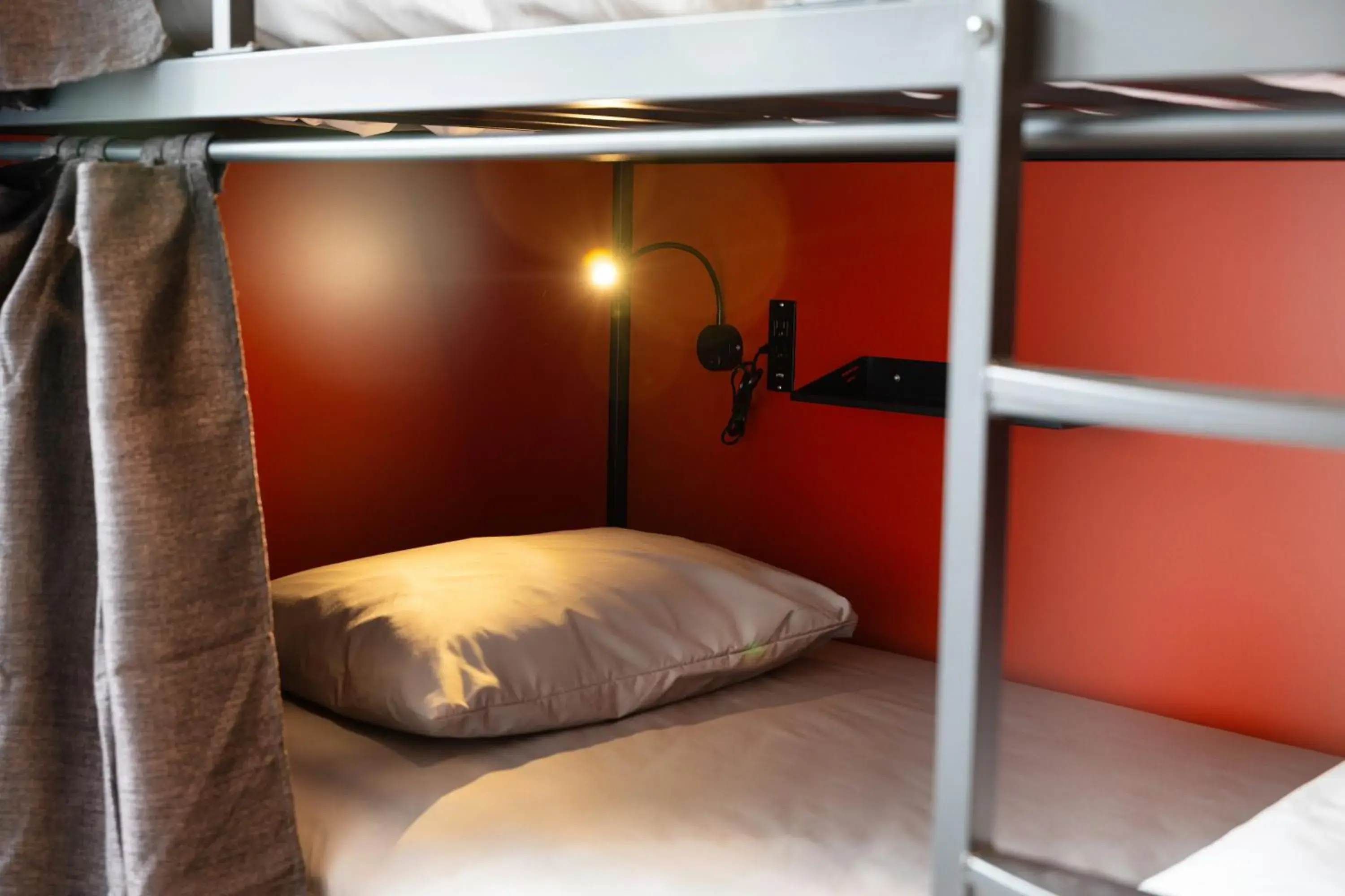 Bed in 4-Bed Dormitory Room in Samesun Vancouver Bed in 4-Bed Dormitory Room in Samesun Vancouver