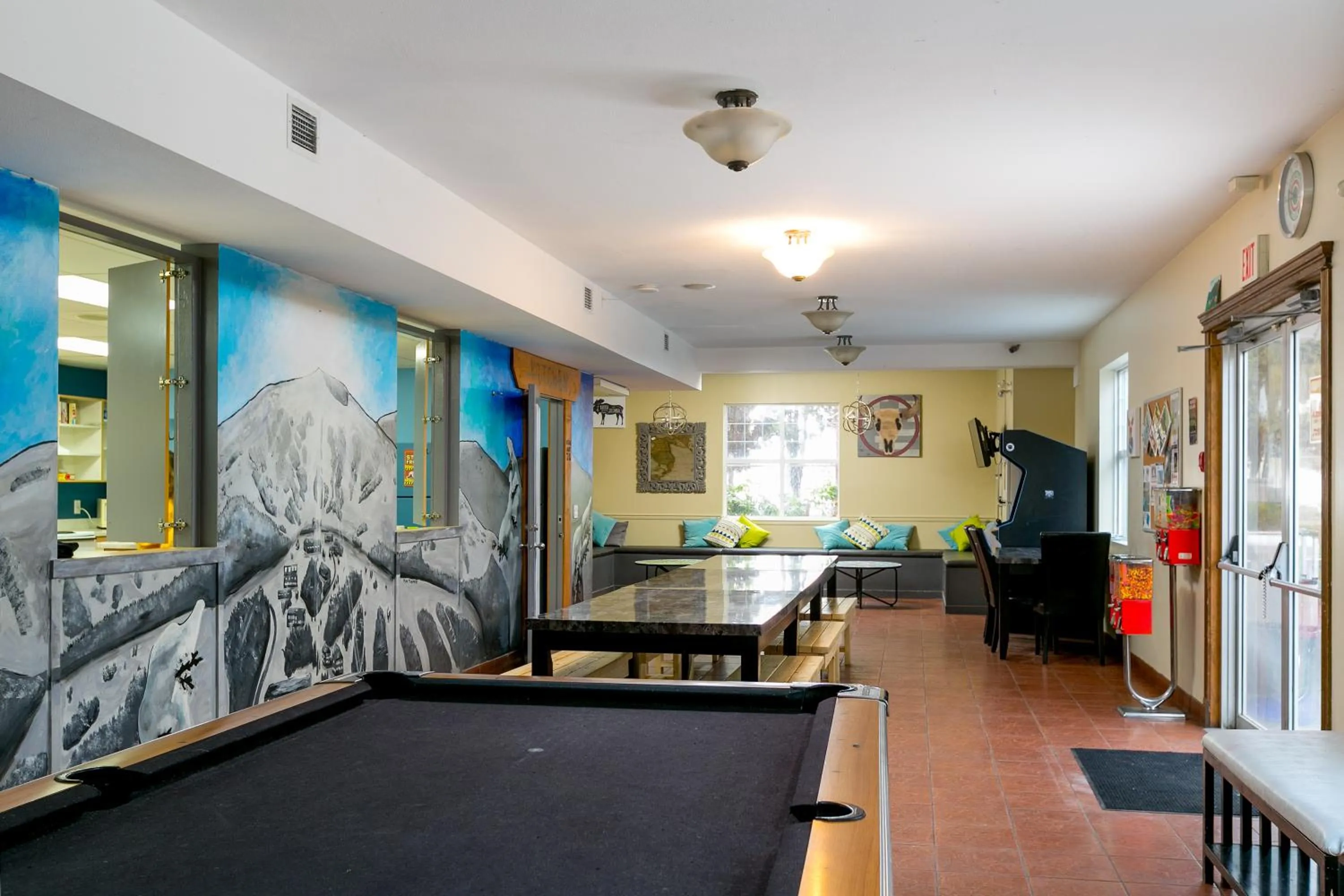 Communal lounge/ TV room in Samesun Kelowna