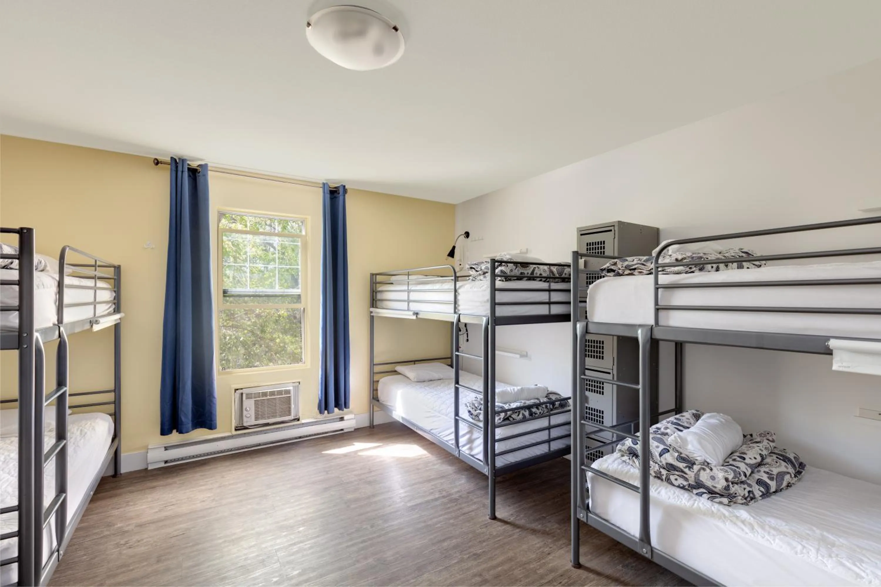 bunk bed, Bed in Samesun Kelowna