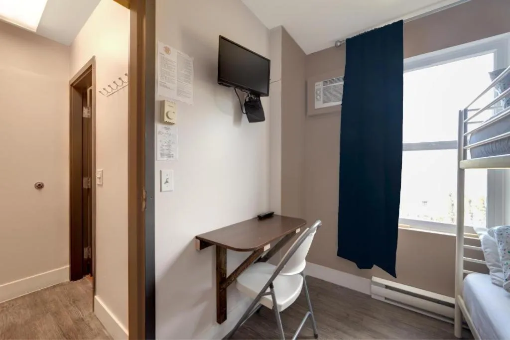 TV and multimedia, Bed in Samesun Kelowna