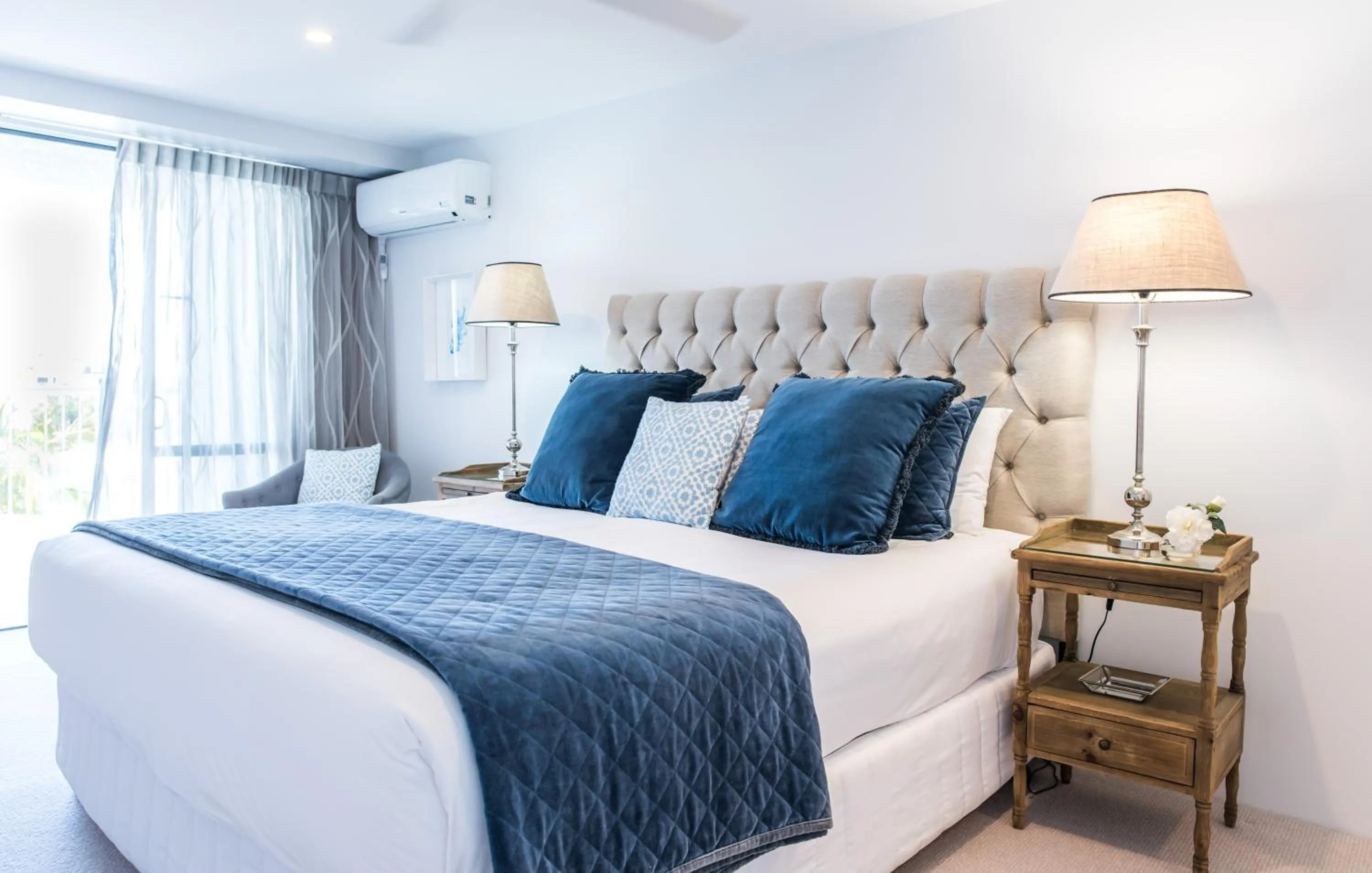 Bed in Noosa Pacific Resort