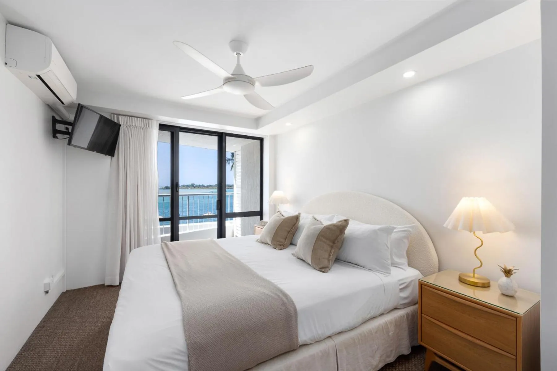 Bed in Noosa Pacific Resort