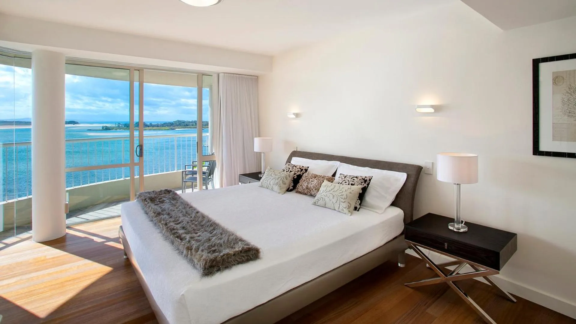 Bed in Noosa Pacific Resort