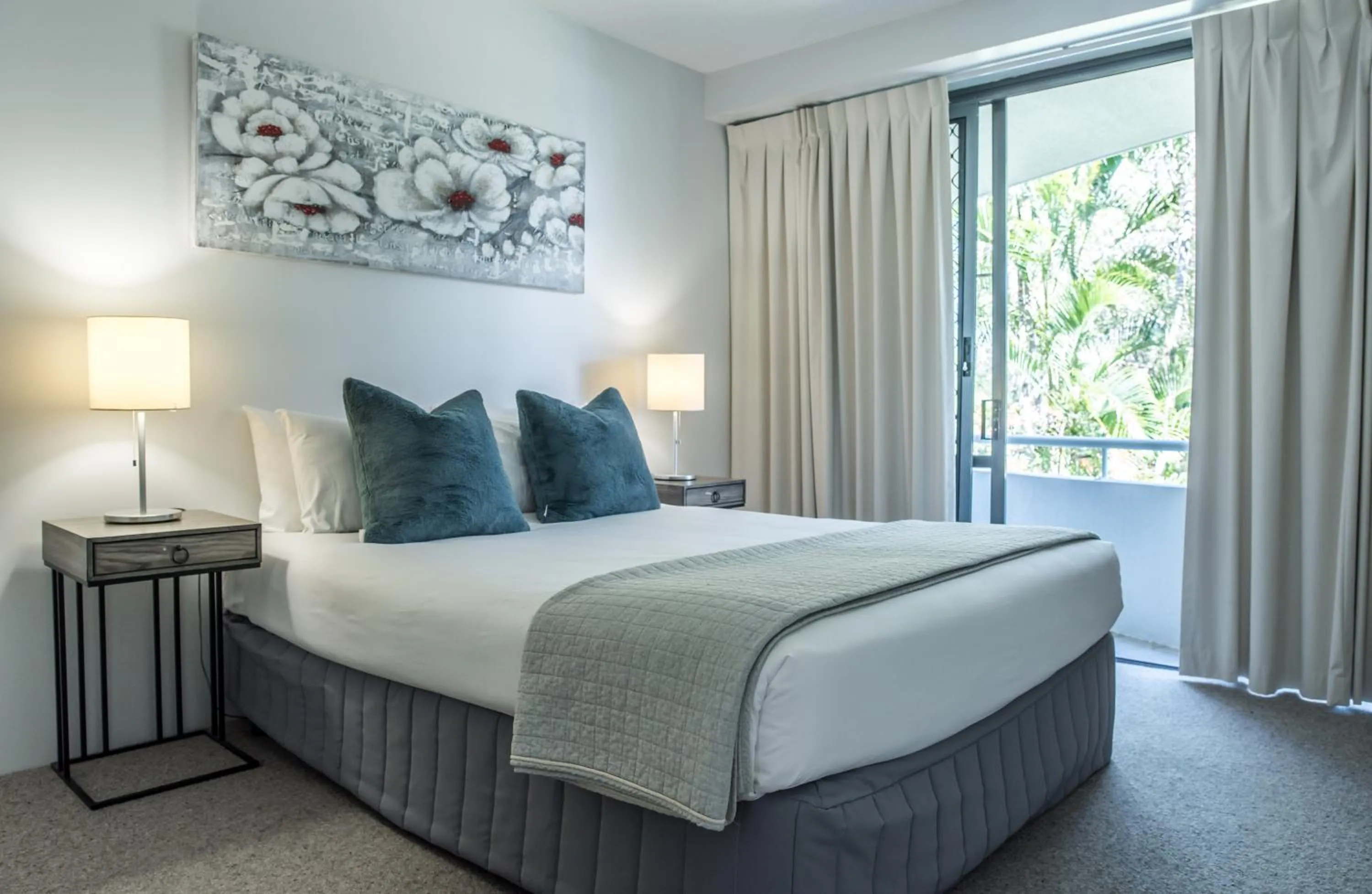 Bed in Noosa Pacific Resort