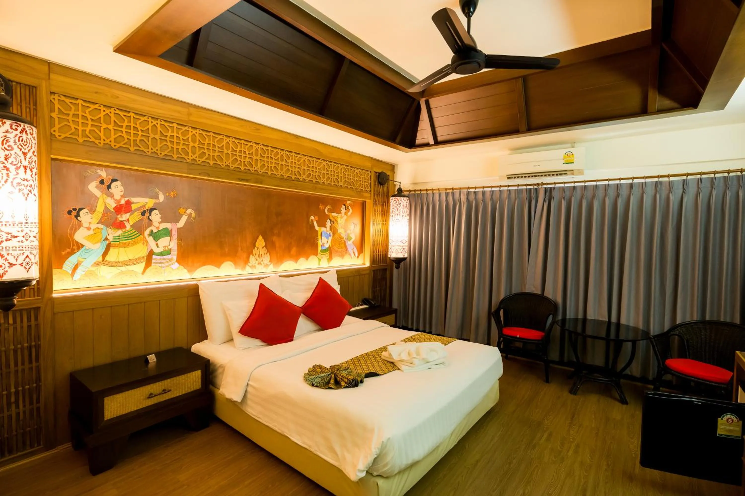 Property building, Bed in Nak Nakara Hotel