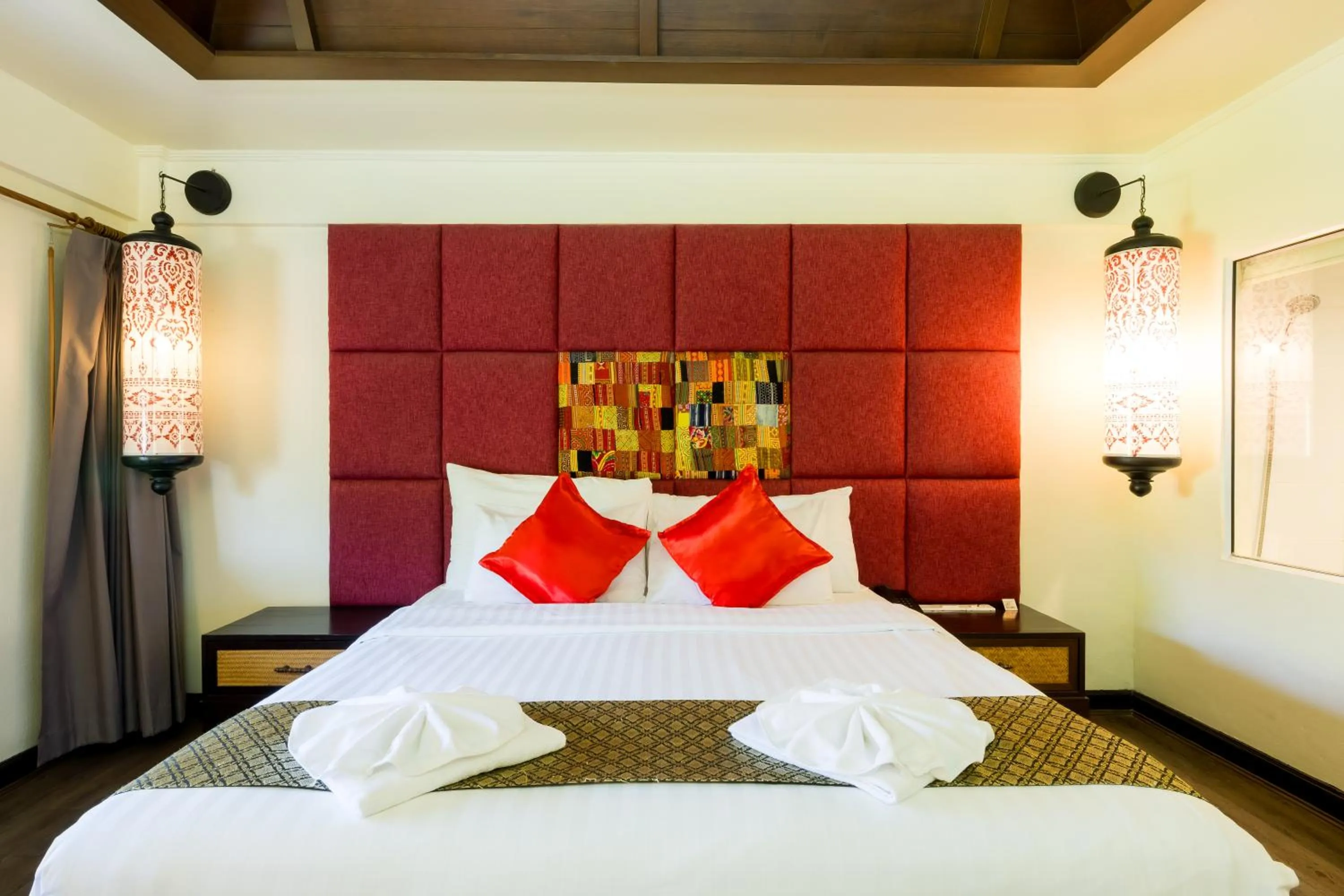 Property building, Bed in Nak Nakara Hotel
