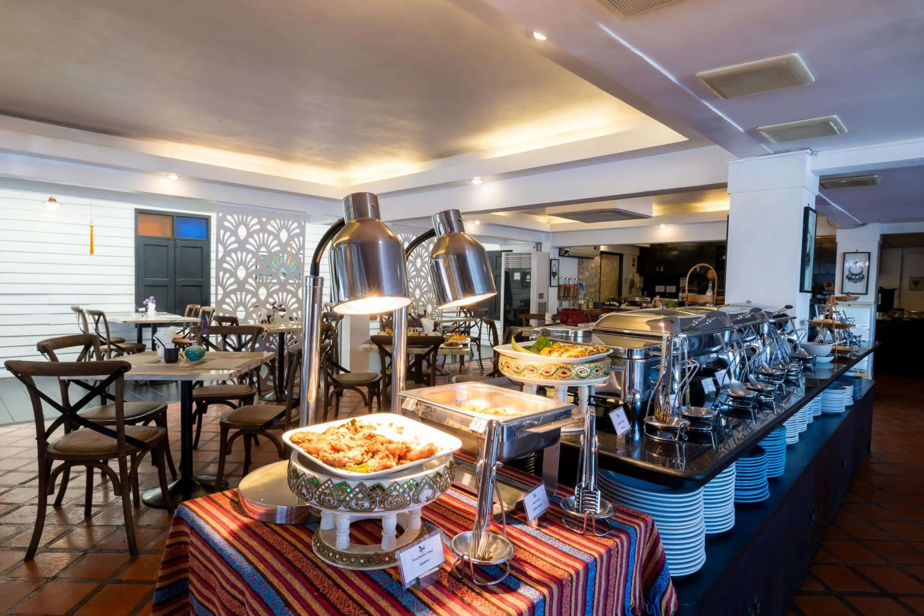 Restaurant/places to eat in Nak Nakara Hotel