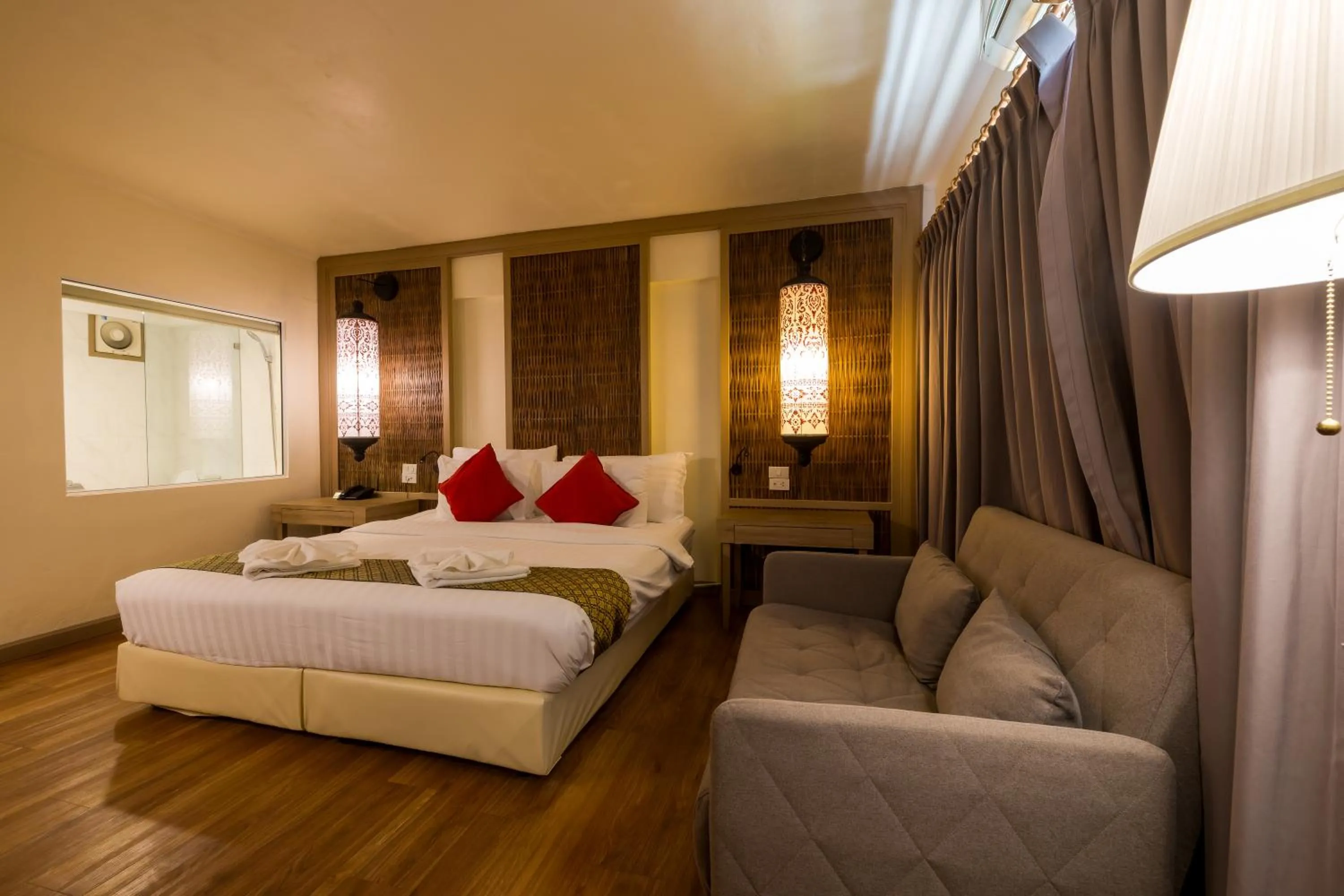 Property building, Bed in Nak Nakara Hotel