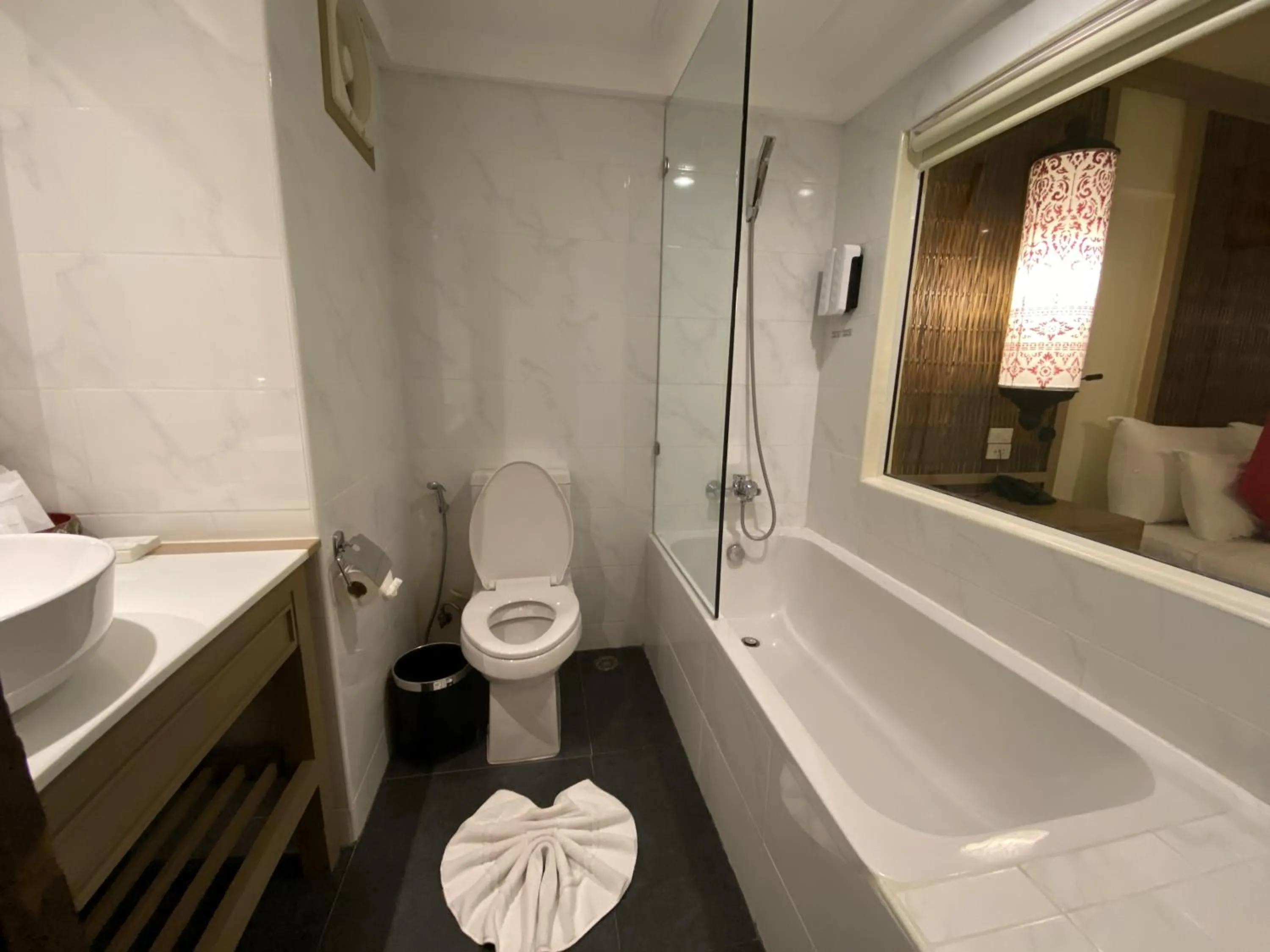 Bathroom in Nak Nakara Hotel