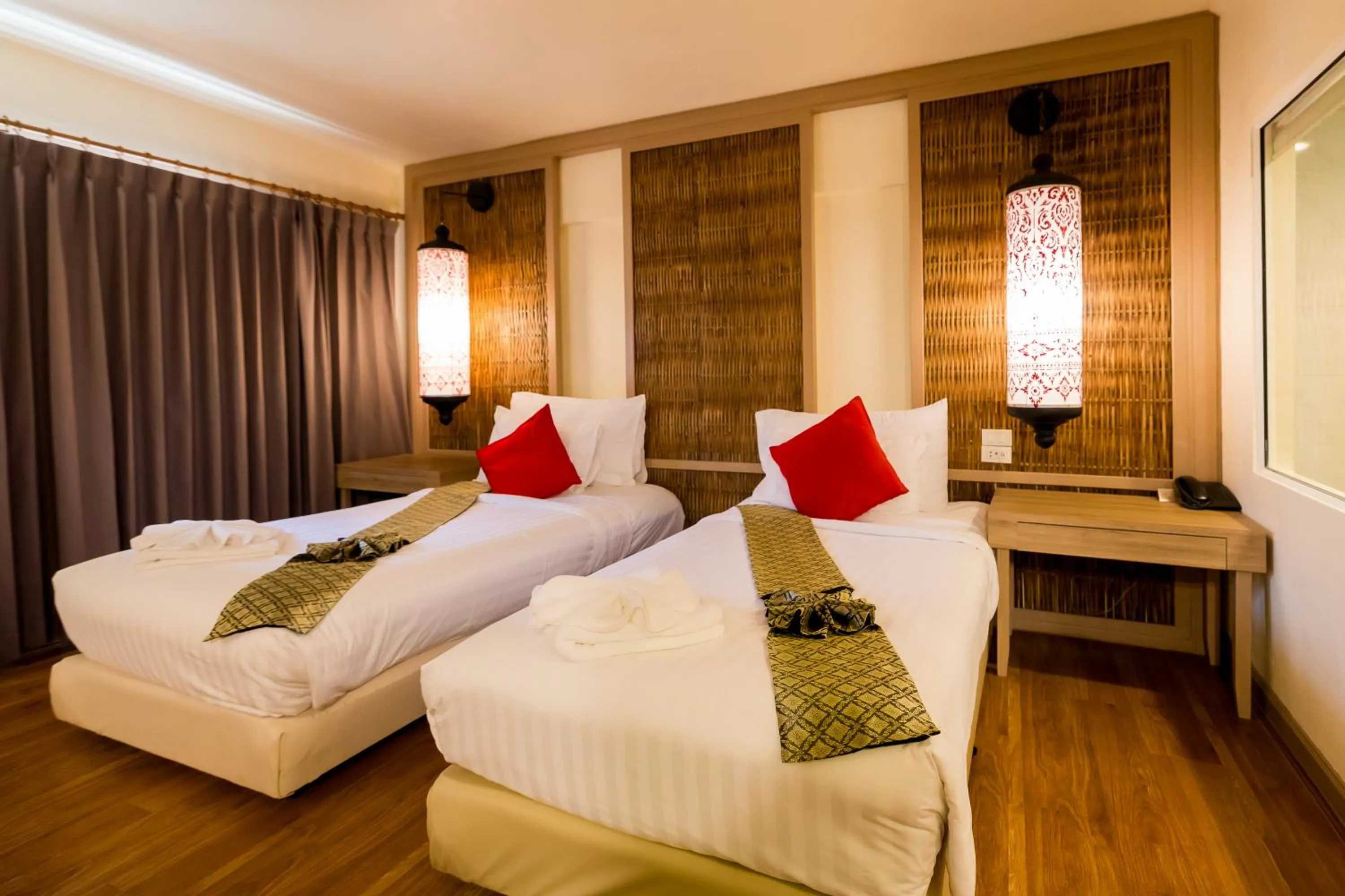 Property building, Bed in Nak Nakara Hotel