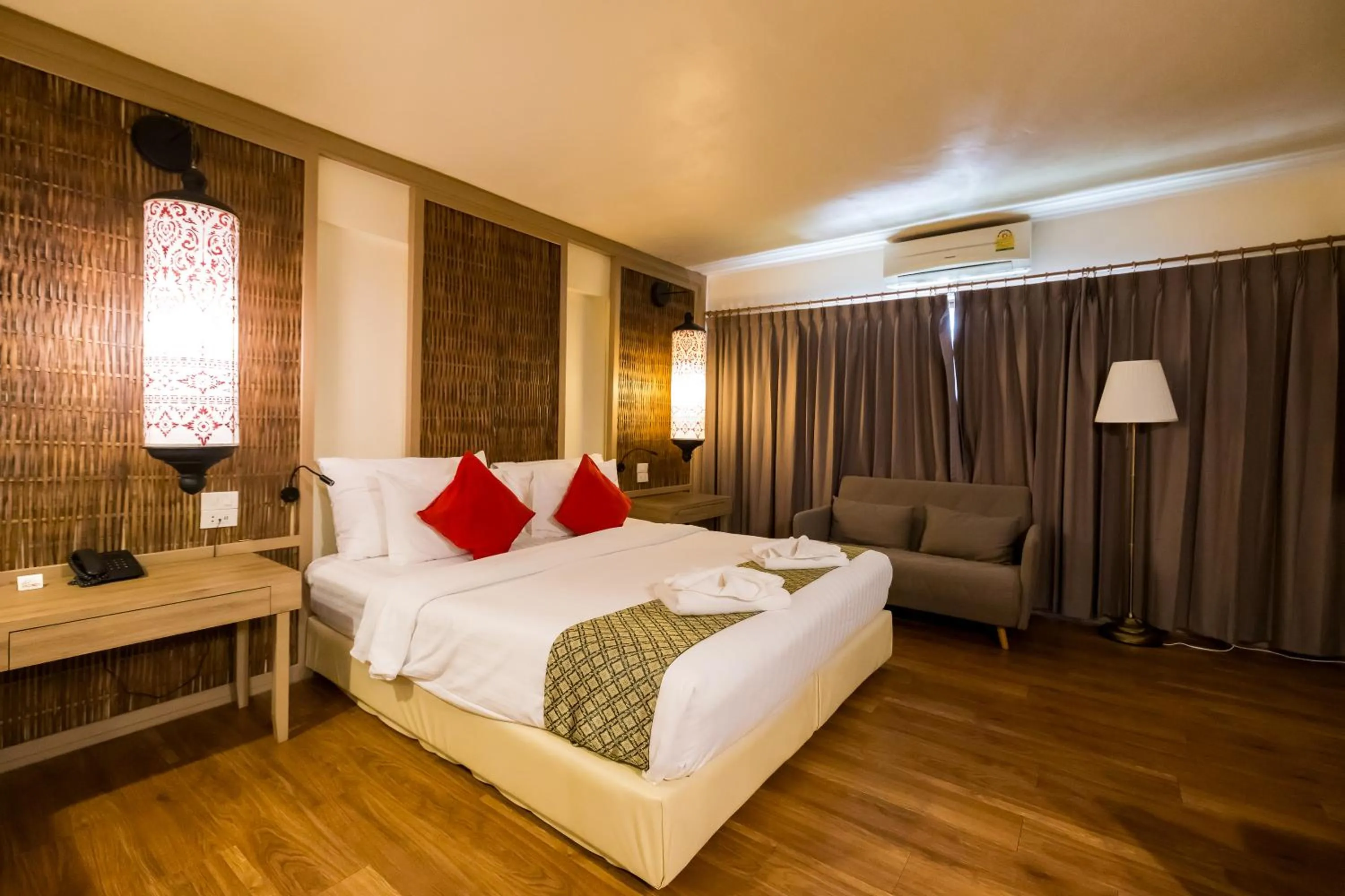Property building, Bed in Nak Nakara Hotel