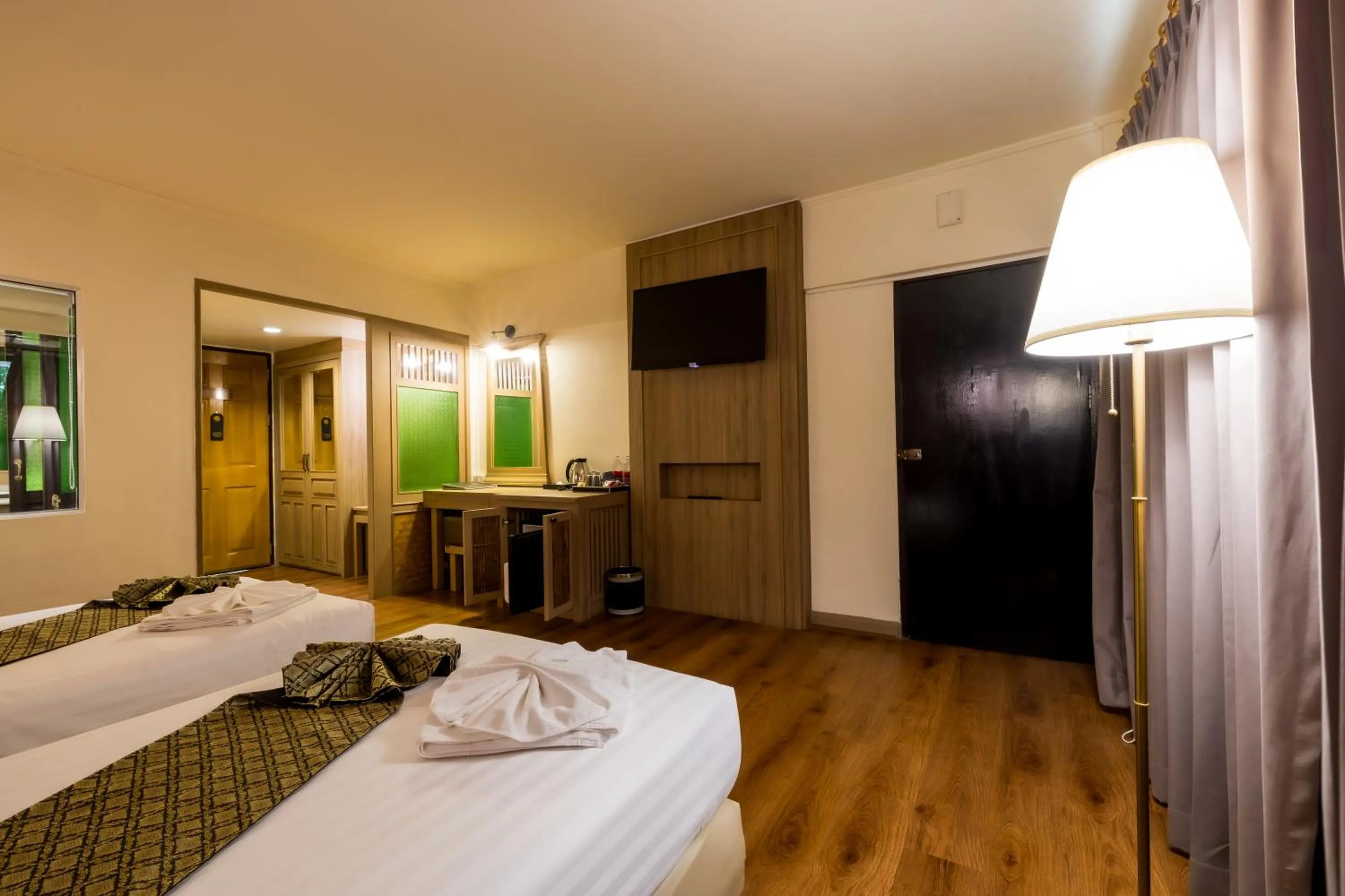 Property building, Bed in Nak Nakara Hotel