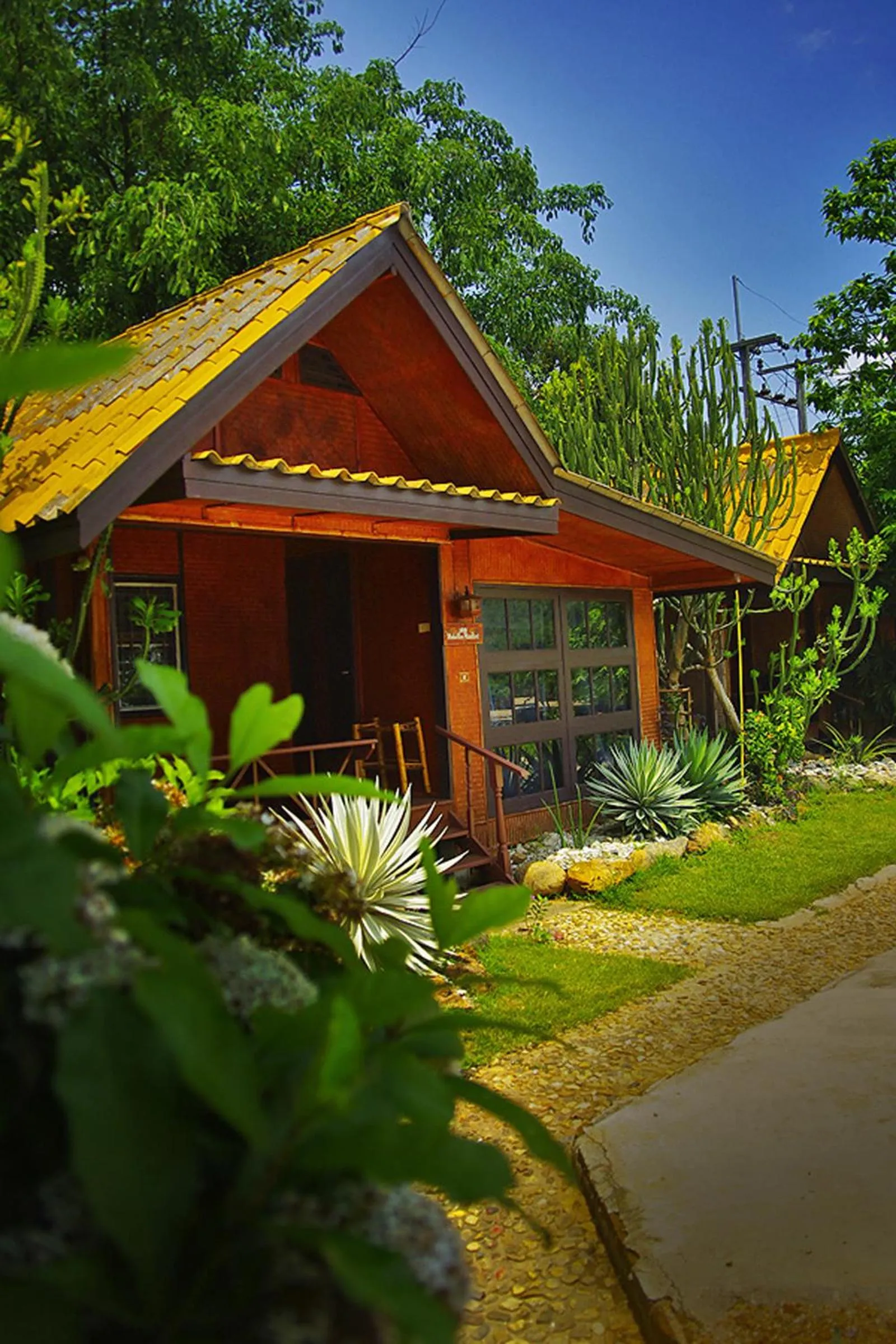 Photo of the whole room in Areeya Phuree Resort Thaton