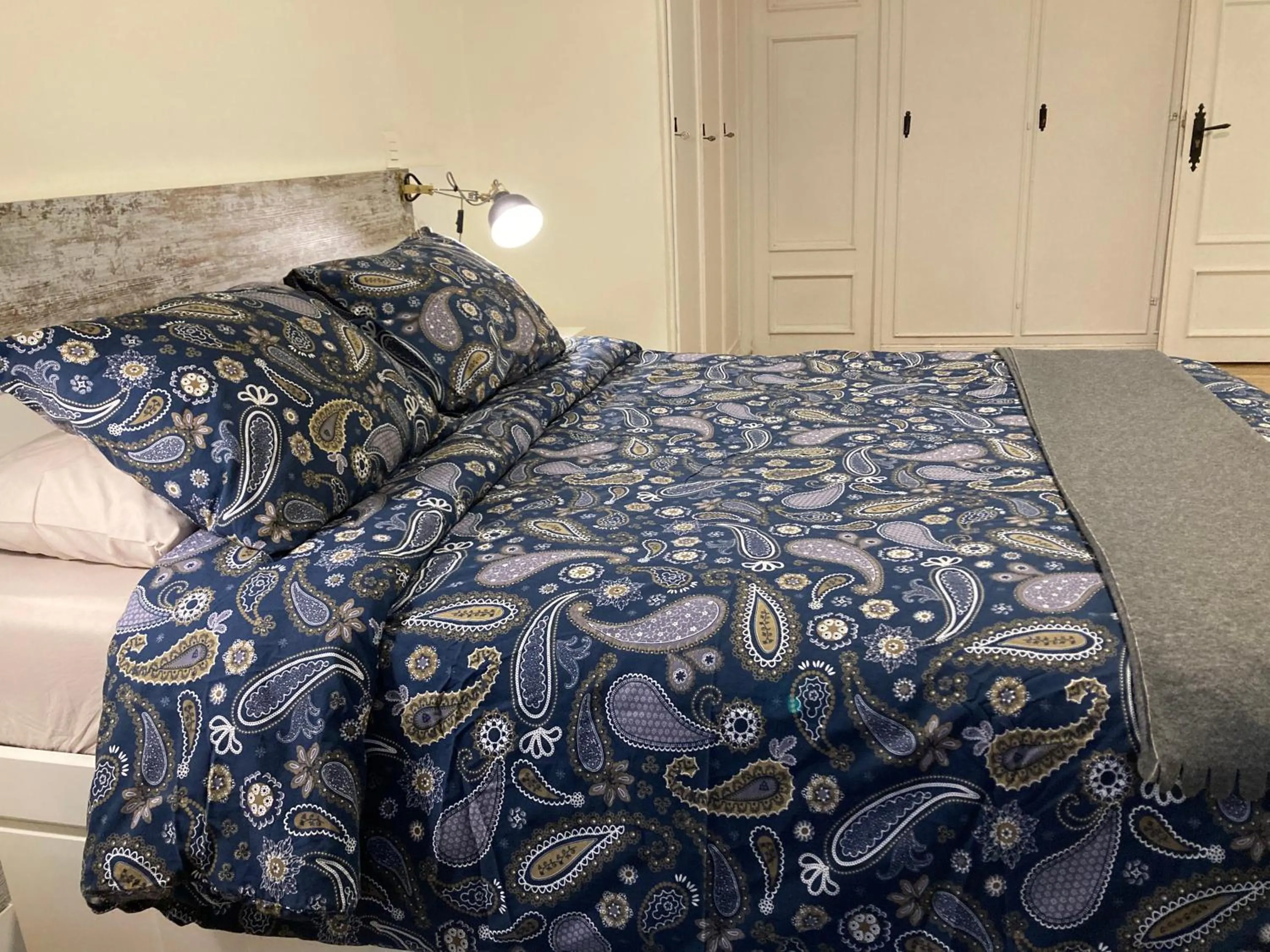 Bed in Akasha Arima