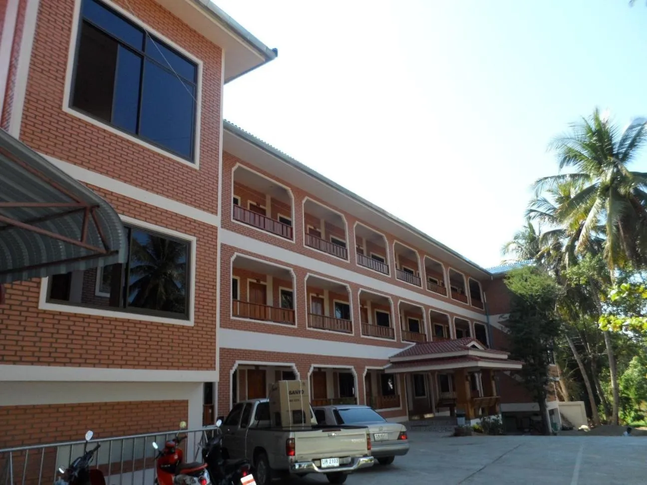 Property building in Baan Rom Mai