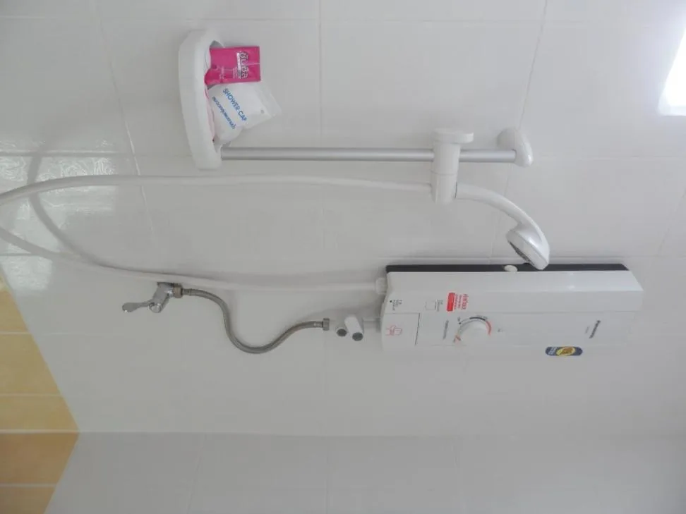 Shower in Baan Rom Mai