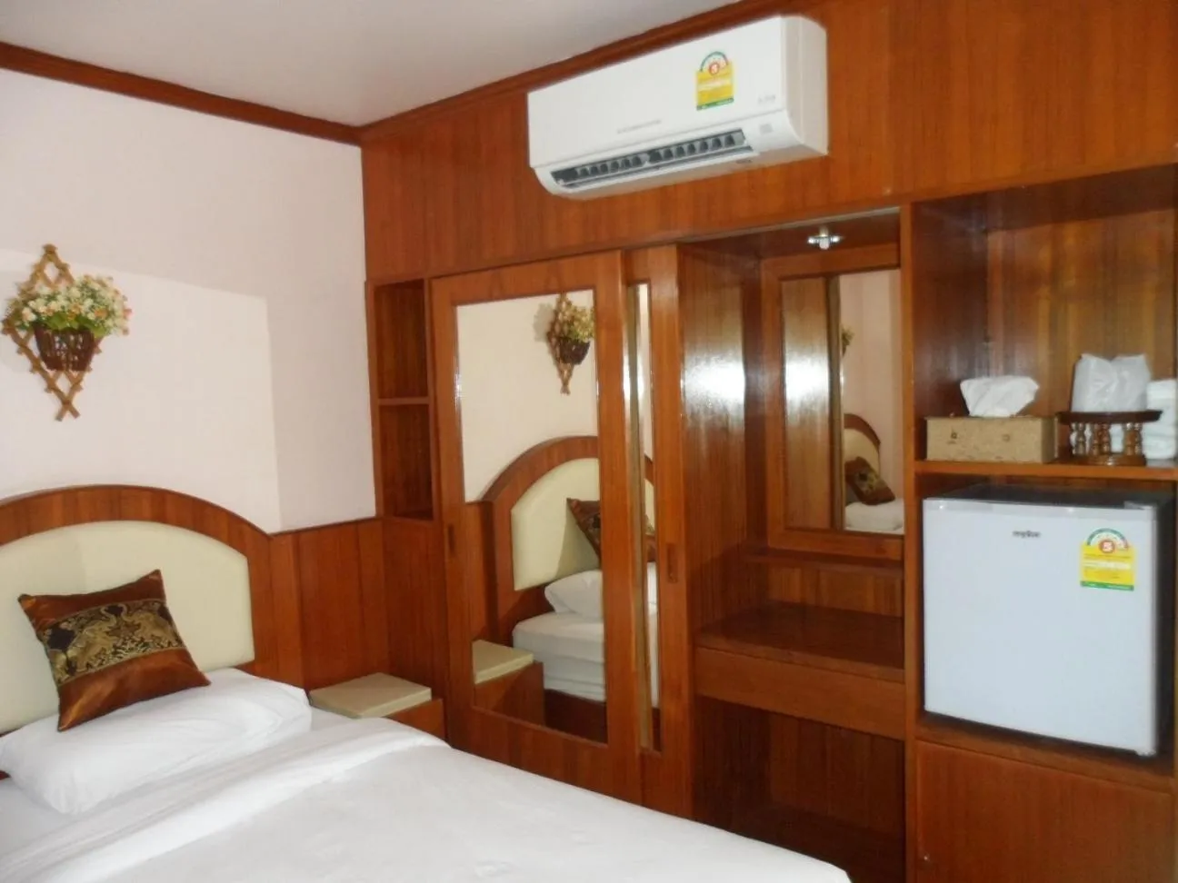 Bedroom, Bed in Baan Rom Mai