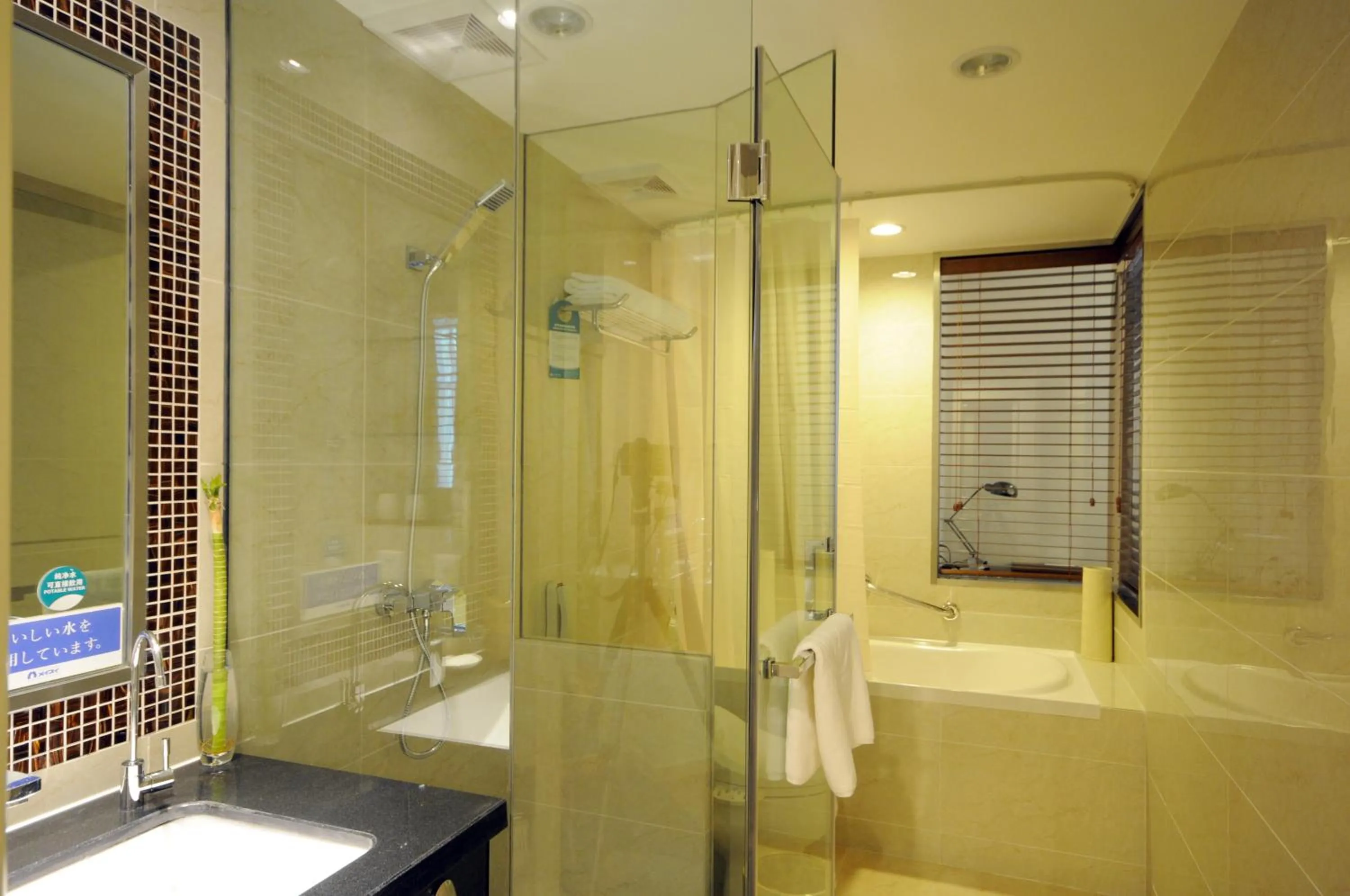 Bathroom in Gubei Garden Hotel Shanghai Hongqiao