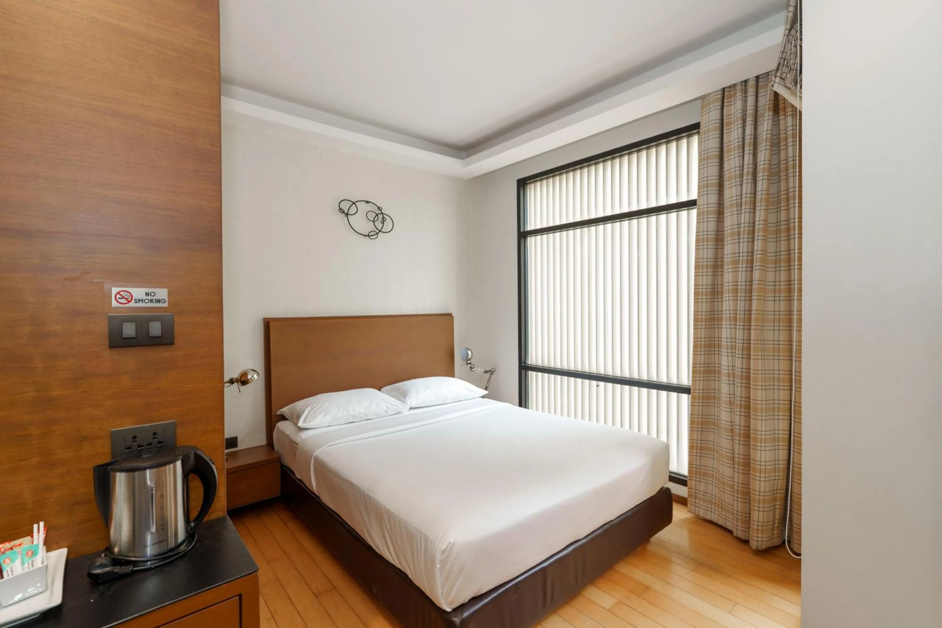 Bedroom, Bed in Marvin Suites Hotel