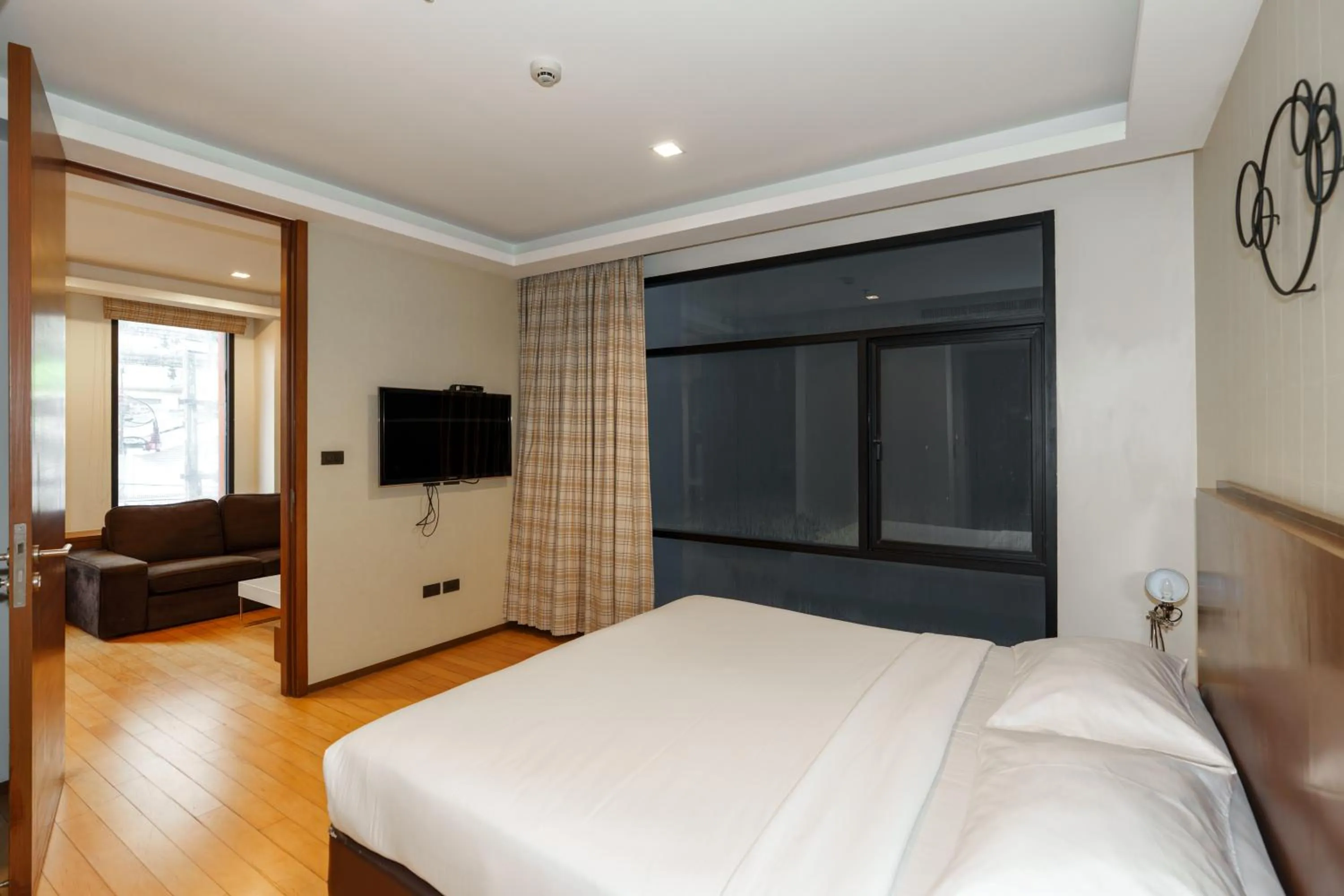 Bedroom, Bed in Marvin Suites Hotel