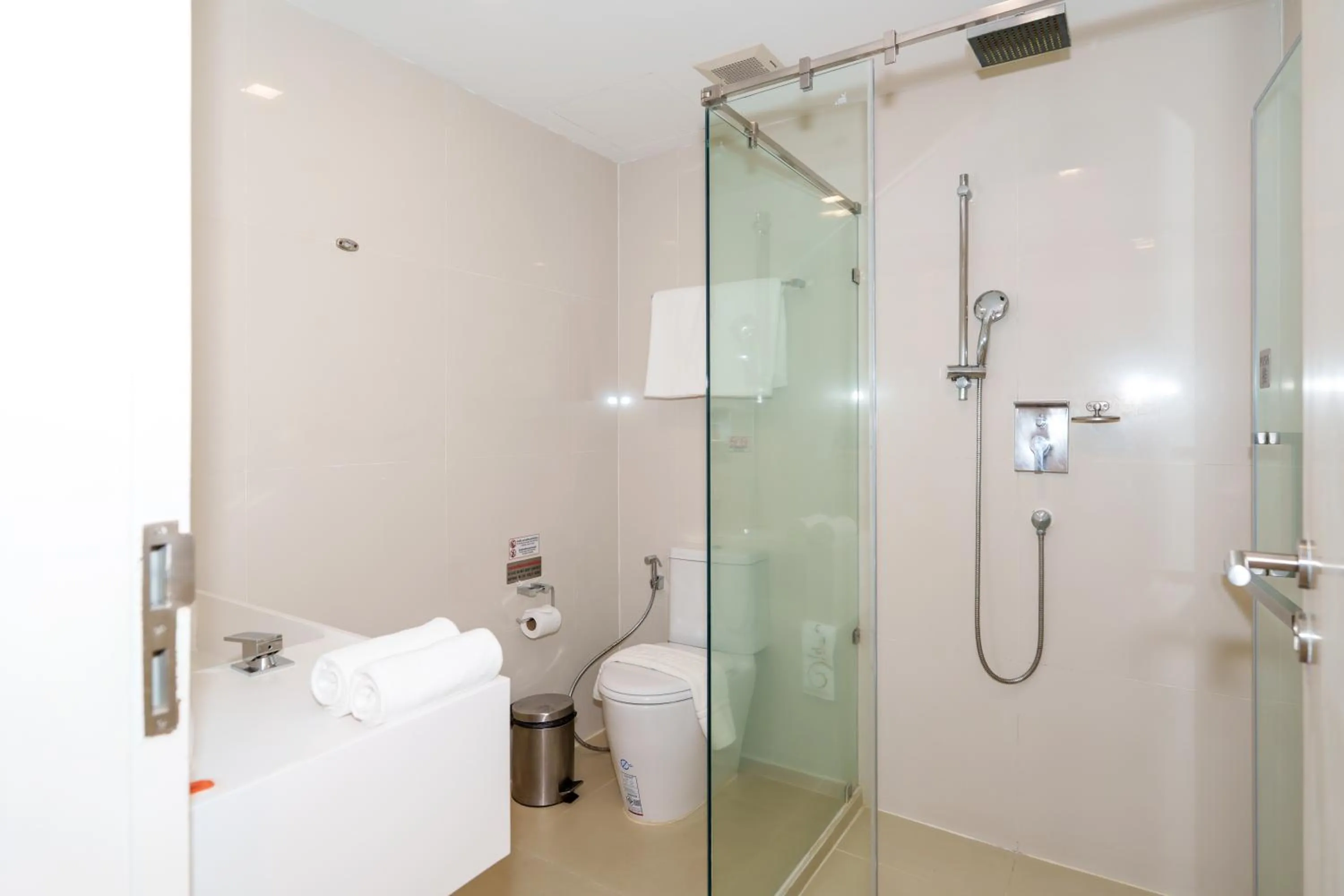 Bathroom in Marvin Suites Hotel