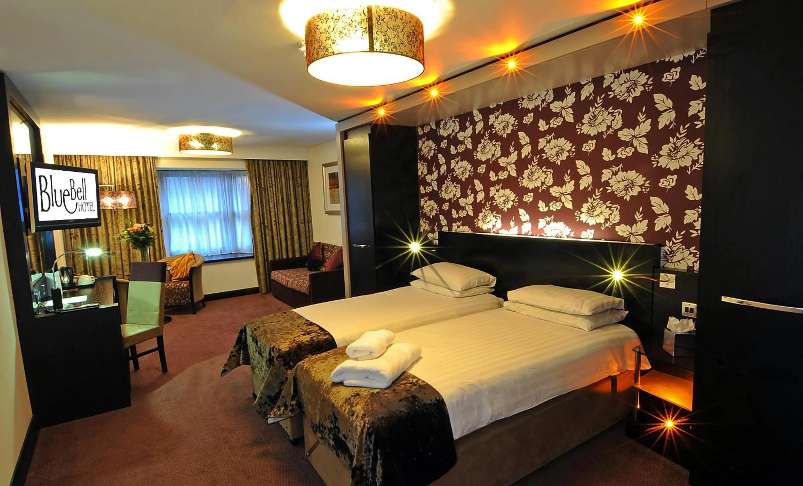 Photo of the whole room, Bed in The BlueBell Hotel