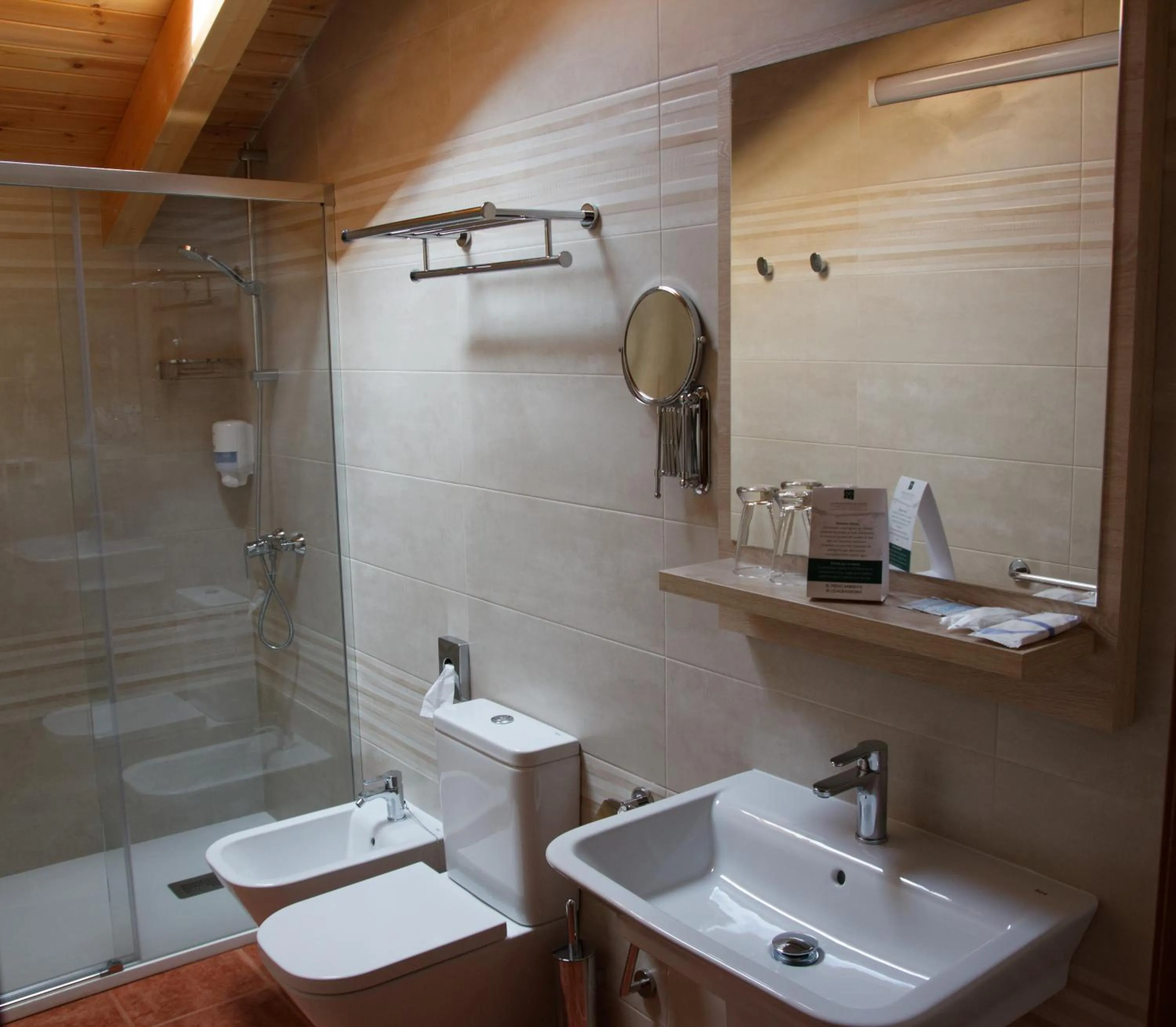 Bathroom in Hotel Rural Las Montañas de Pumar