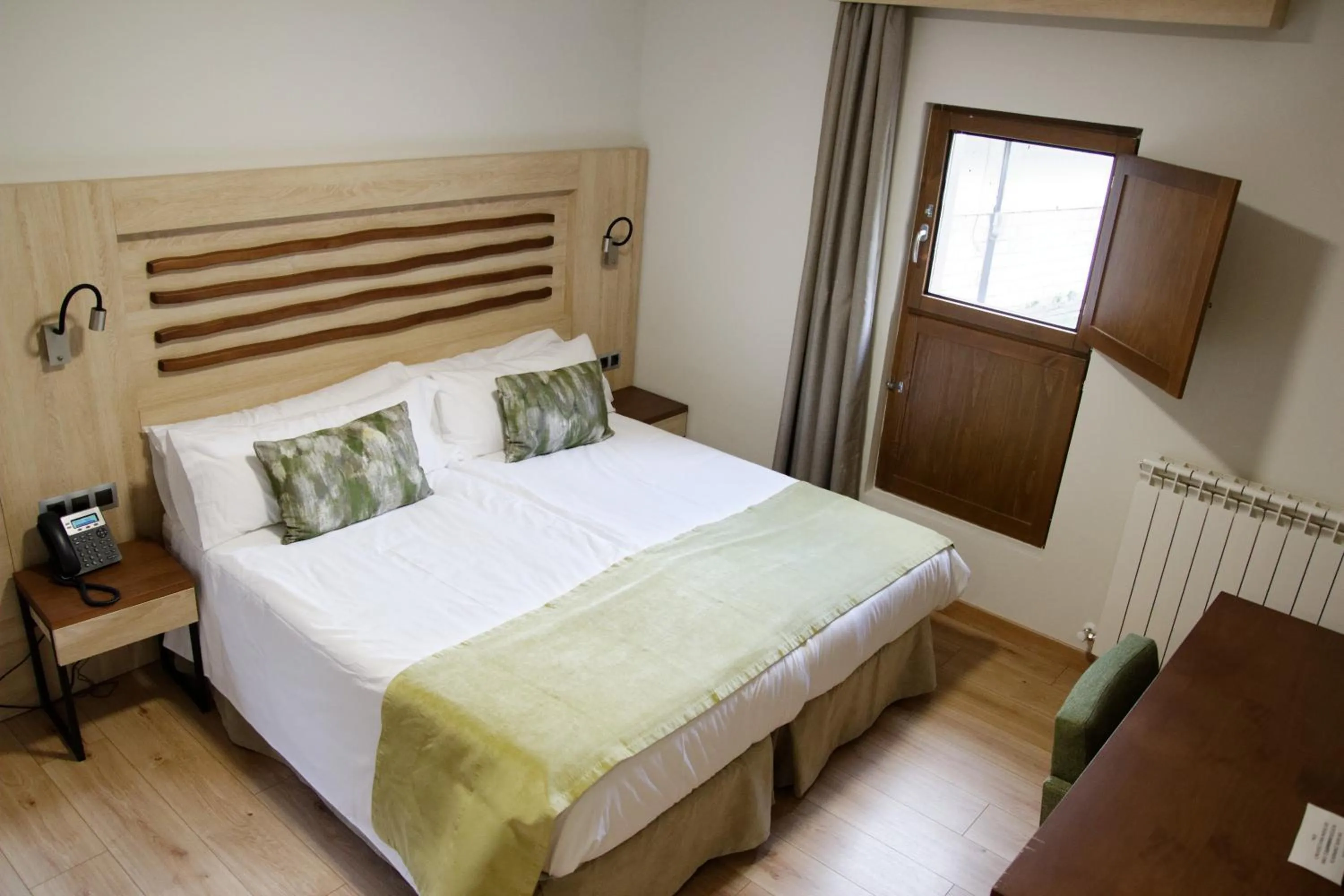 Property building, Bed in Hotel Rural Las Montañas de Pumar