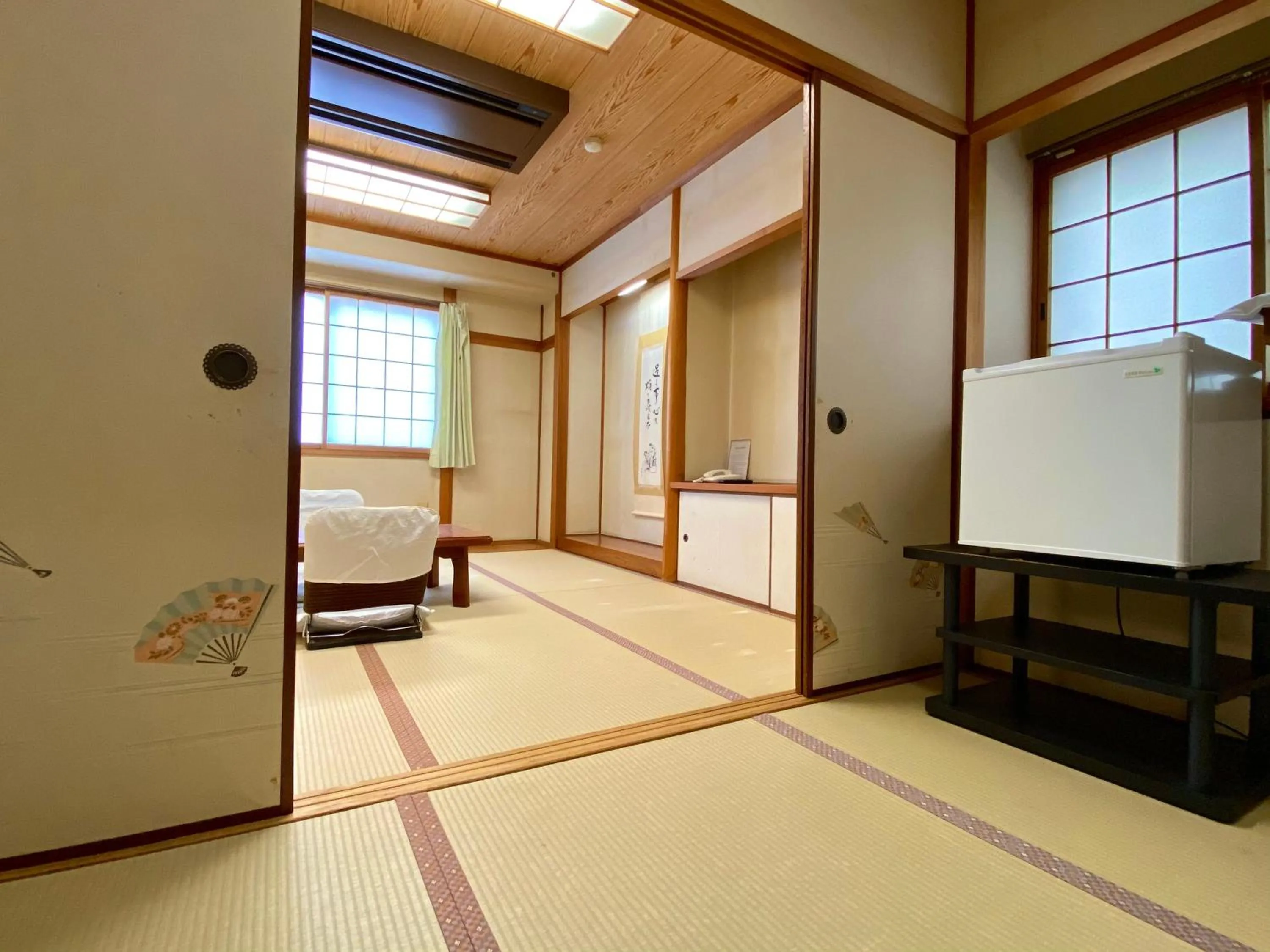 Photo of the whole room in Toyofuku