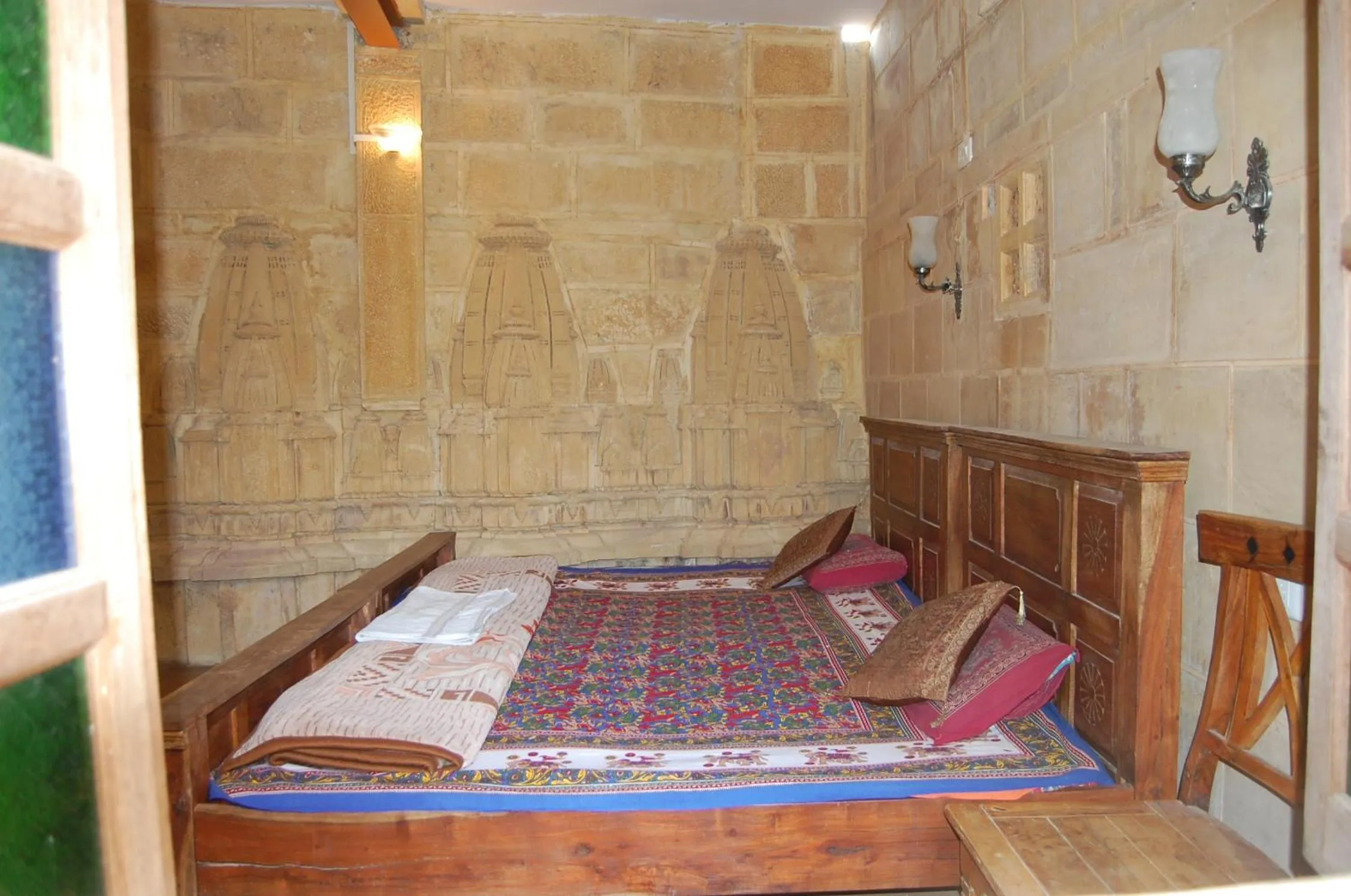 Bed in Hotel Deep Mahal