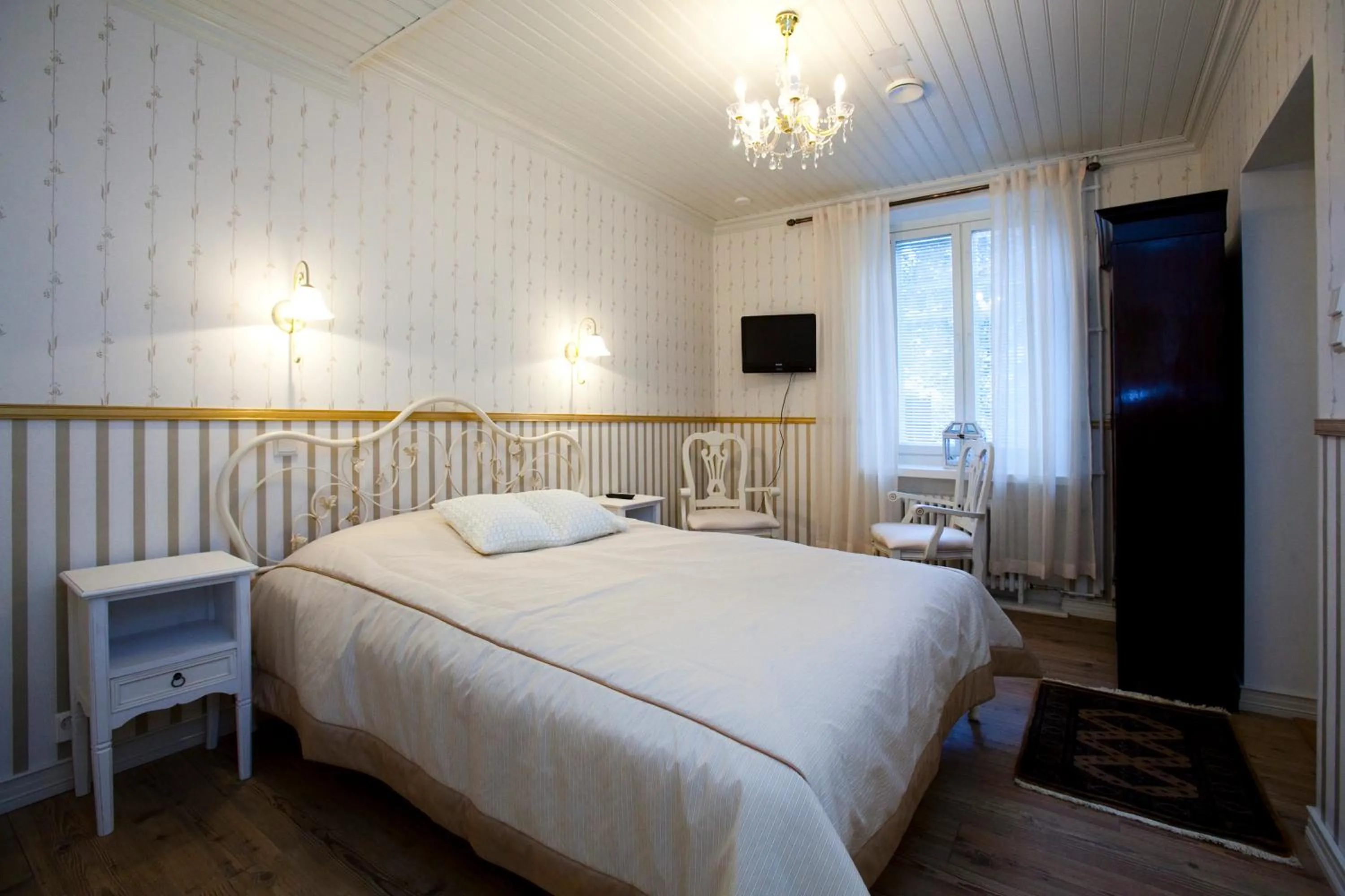 Photo of the whole room, Bed in Vaihmalan Hovi