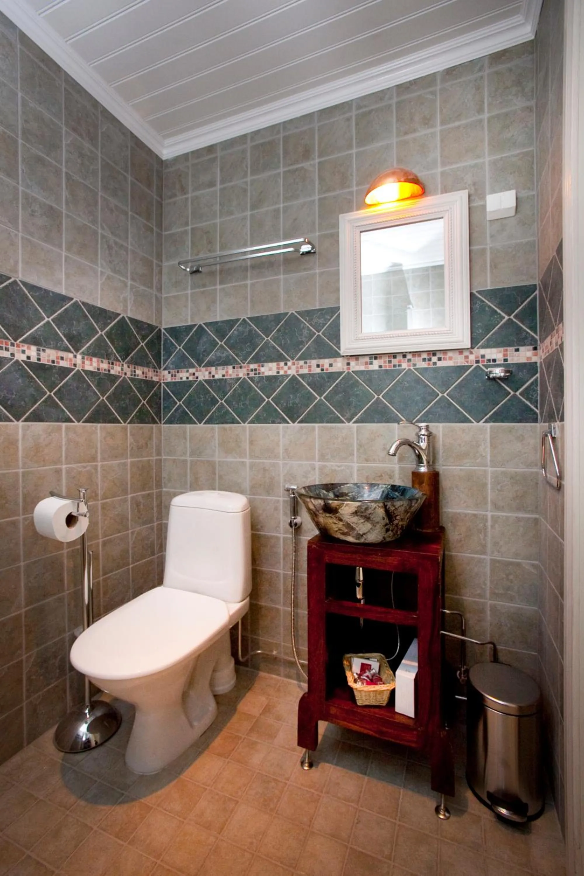 Toilet in Vaihmalan Hovi