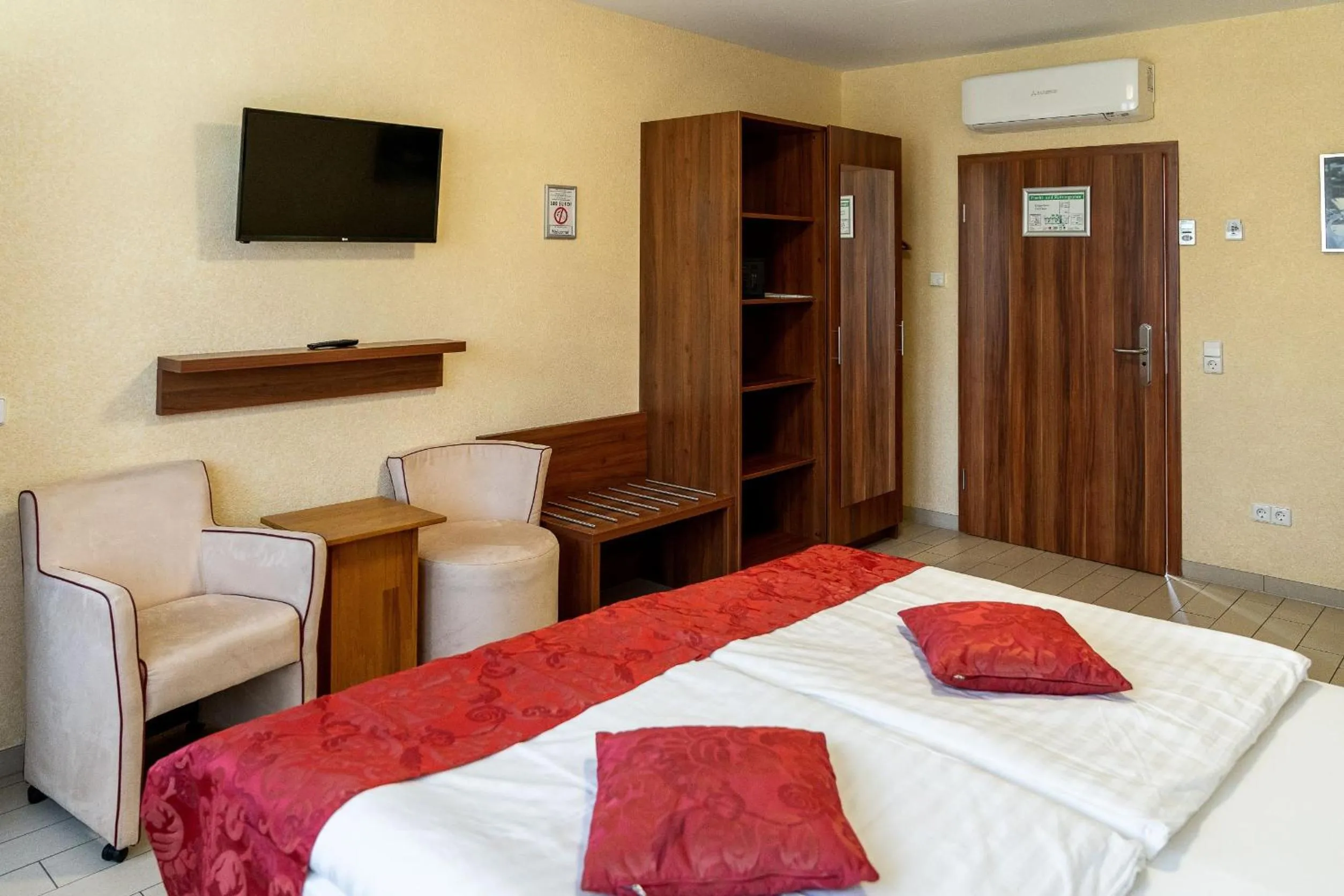 Photo of the whole room, Bed in Land-gut-Hotel am Ring