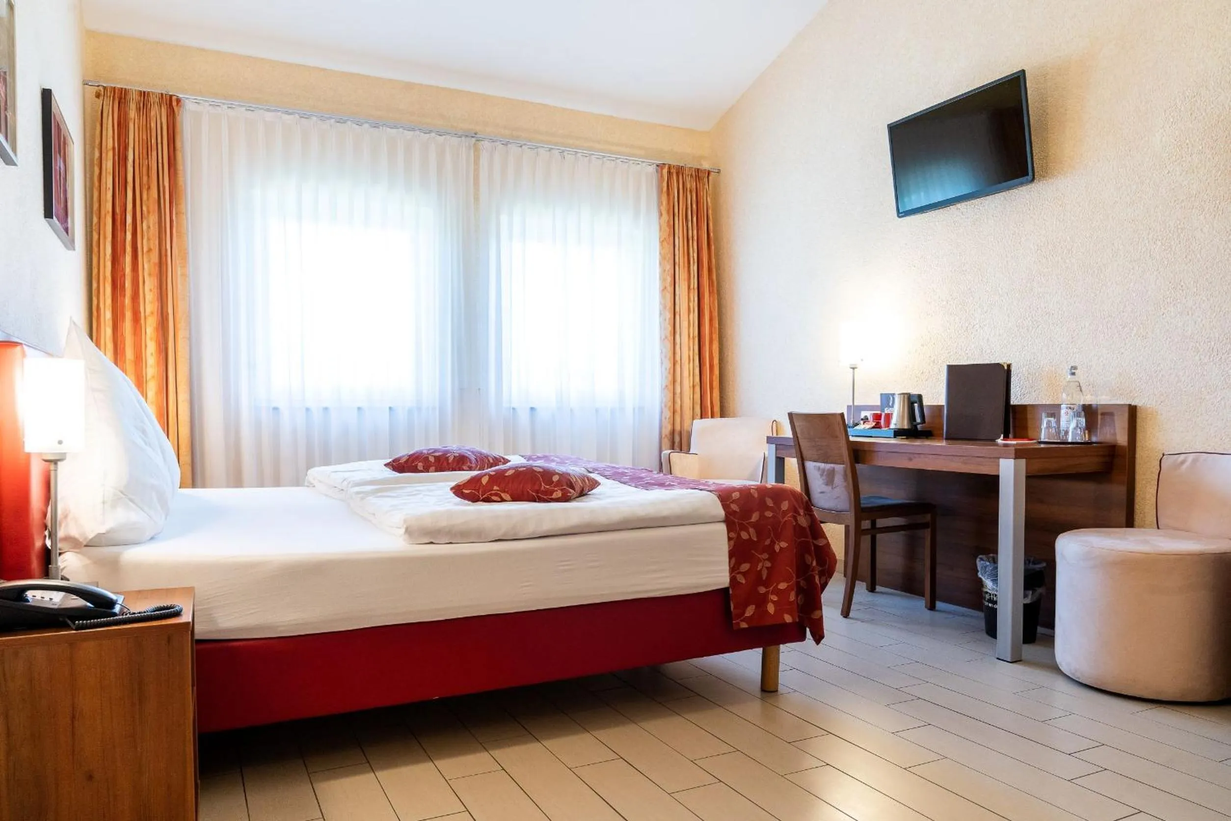 Photo of the whole room, Bed in Land-gut-Hotel am Ring